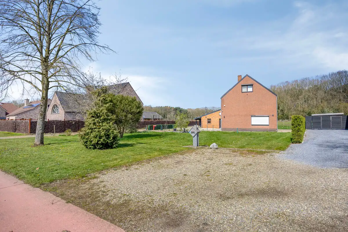 UNIEK BOUWPERCEEL VAN 16A VOOR OB MET AF TE BREKEN WONING TE ZUTENDAAL. foto 4