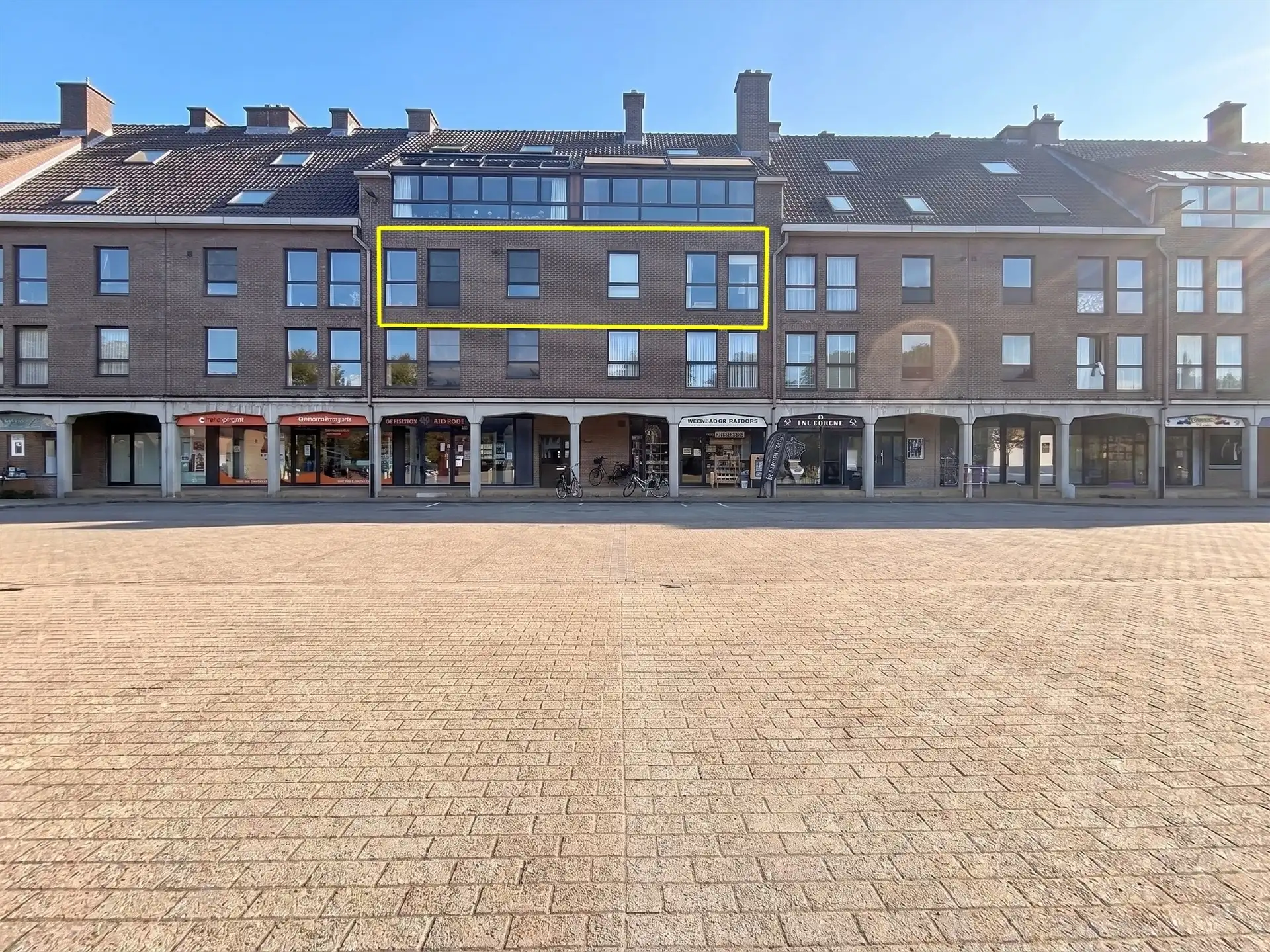 Ruim appartement op toplocatie aan het Hendrik Heymanplein in Sint-Niklaas foto 2