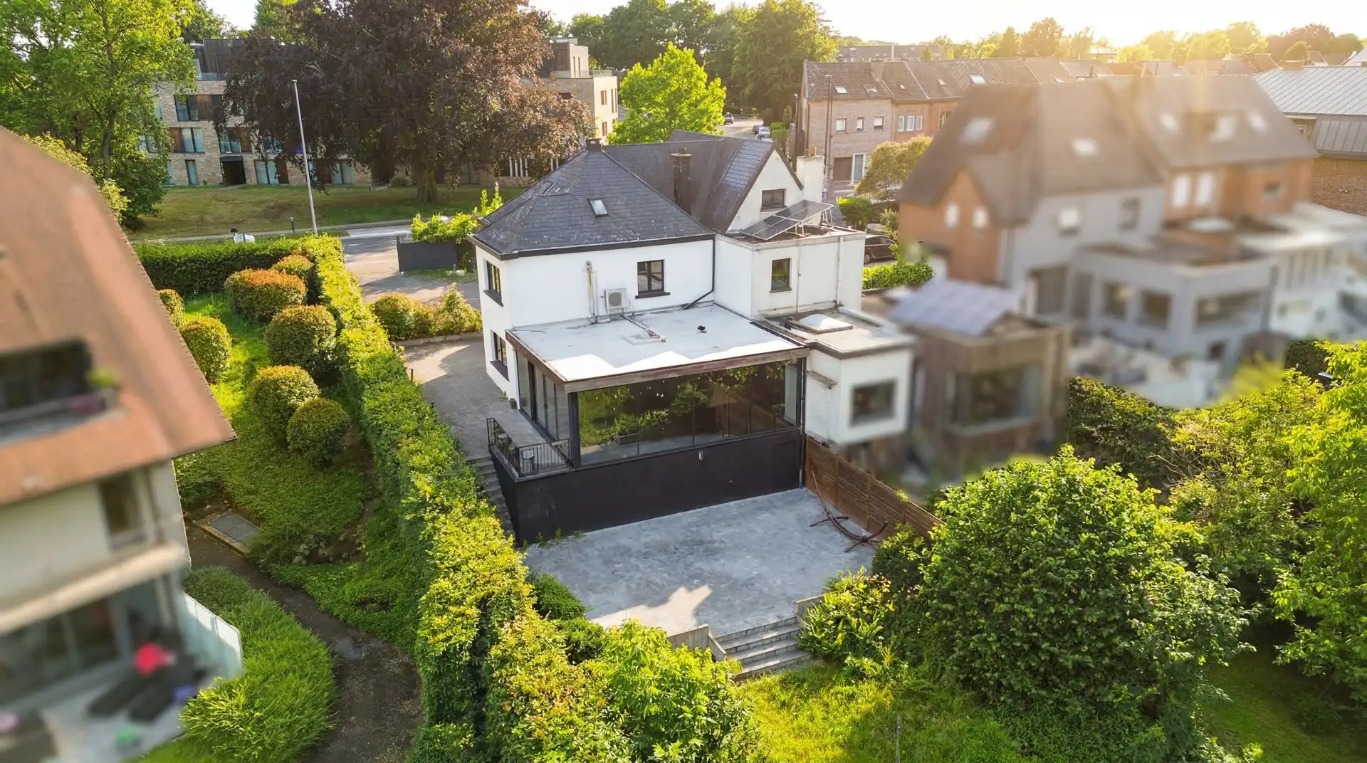 Prachtige HOB met vier slaapkamers, bureau en grote tuin foto 23