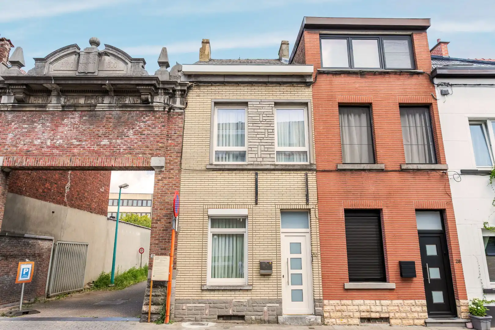 Hoofdfoto van de publicatie: Instapklare woning met 4 slpks en binnenkoer op uitstekende ligging in centrum Halle
