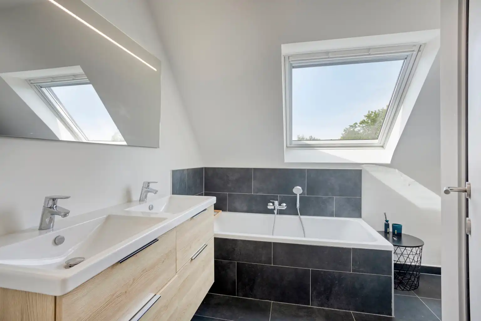 Prachtig gerenoveerde duplex appartement gelegen te Wemmel foto 14