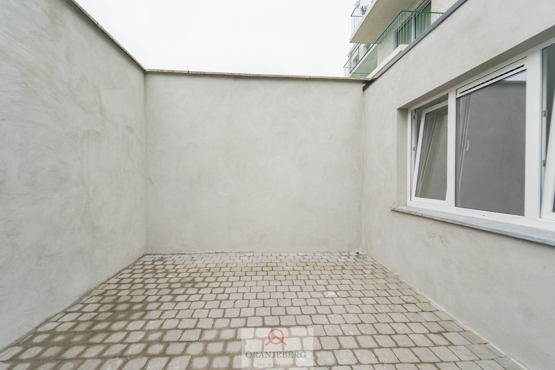 Appartement op het gelijkvloers met koertje (18 m²) te Rooigemlaan ! foto 4