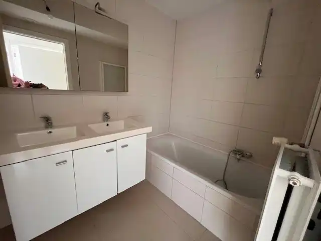 Zeer recent 2 slaapkamer appartement met open zicht /79 m2groot foto 15