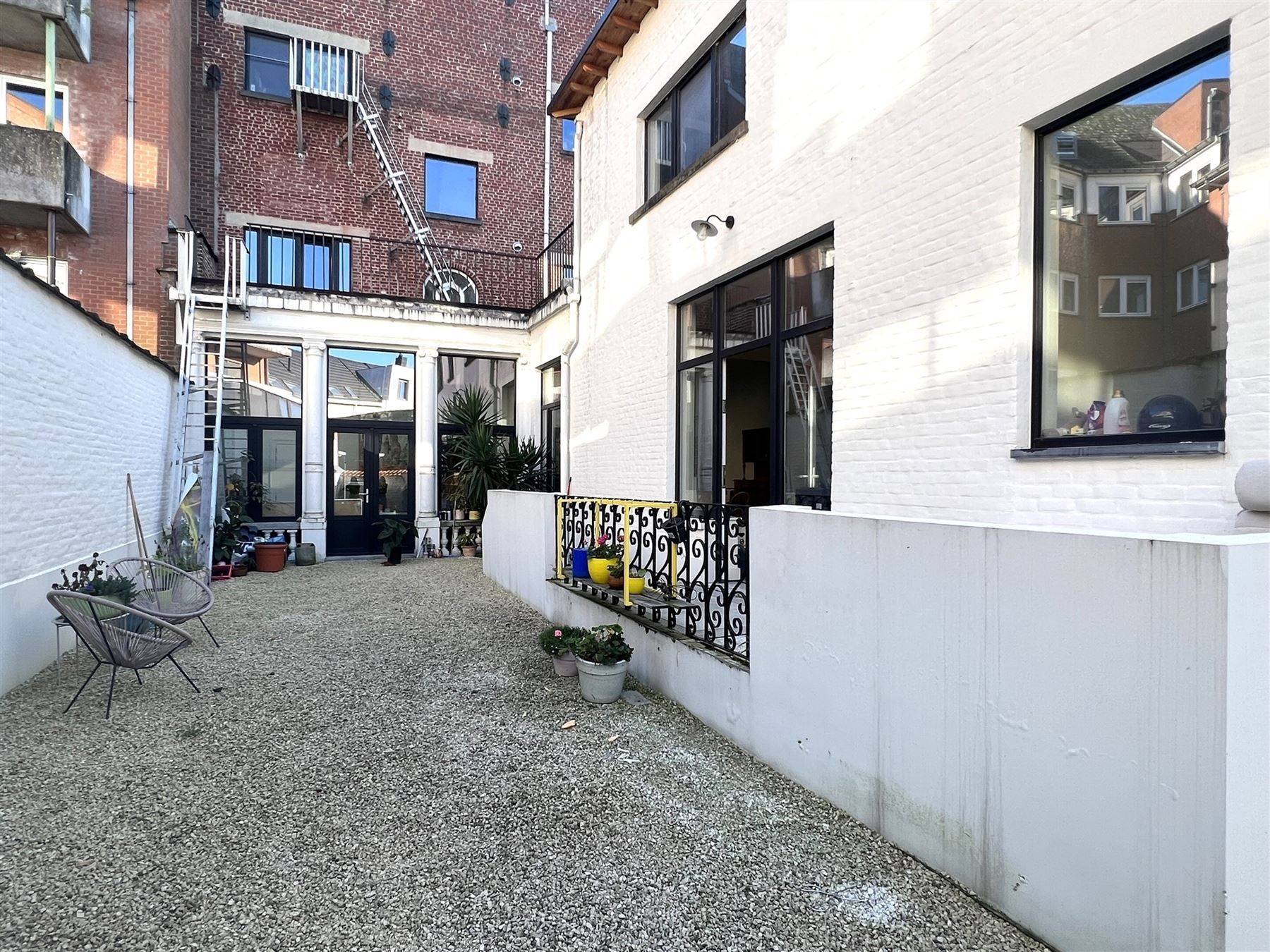 Stijlvol, ruim appartement met 2 slaapkamers en terras foto 14