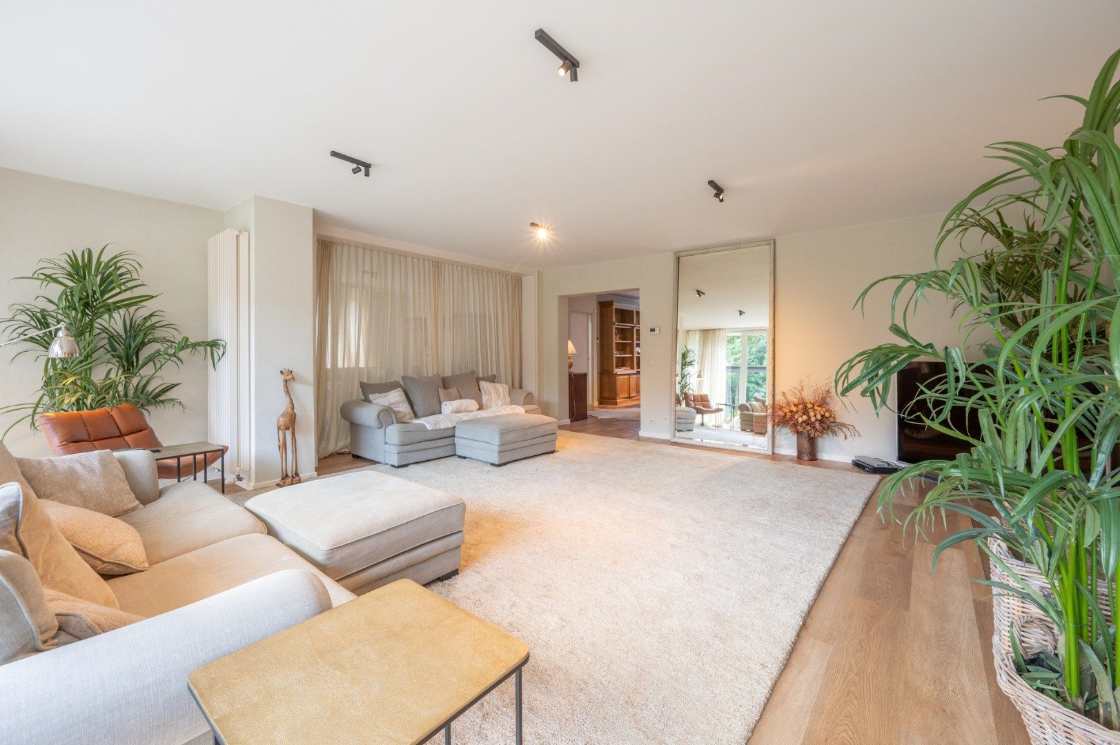 Exclusieve villa verscholen in een rustige laan in hartje Zoute foto 3