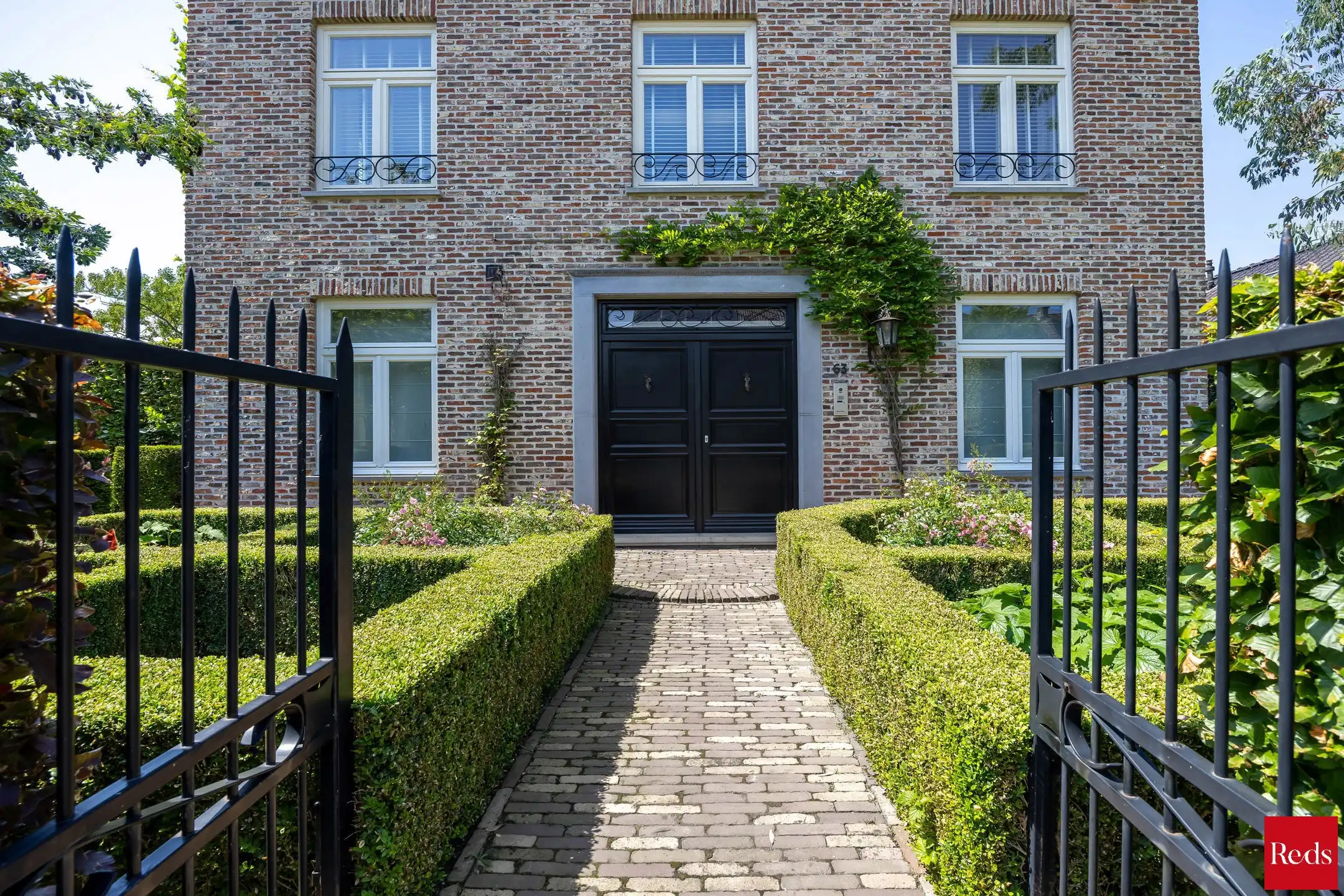Uniek eigendom met zwembad, bijgebouw en bouwgrond  foto 3