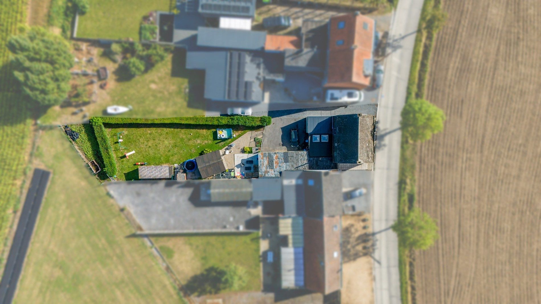 RUIME WONING MET TUIN EN UITWEG foto 15