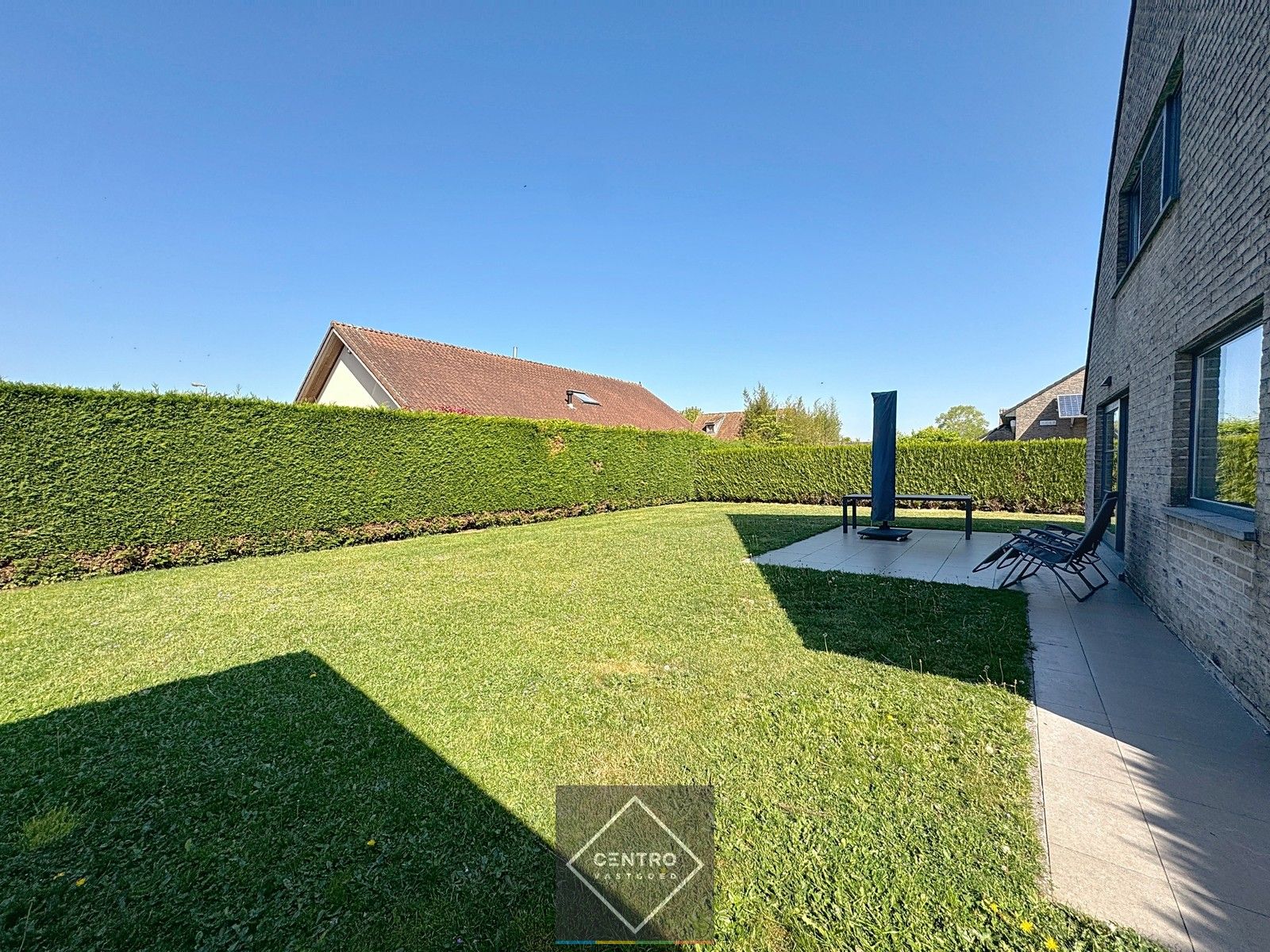 Instapklare lichtrijke VILLA met 3 slpks, garage en leuke tuin! foto 25