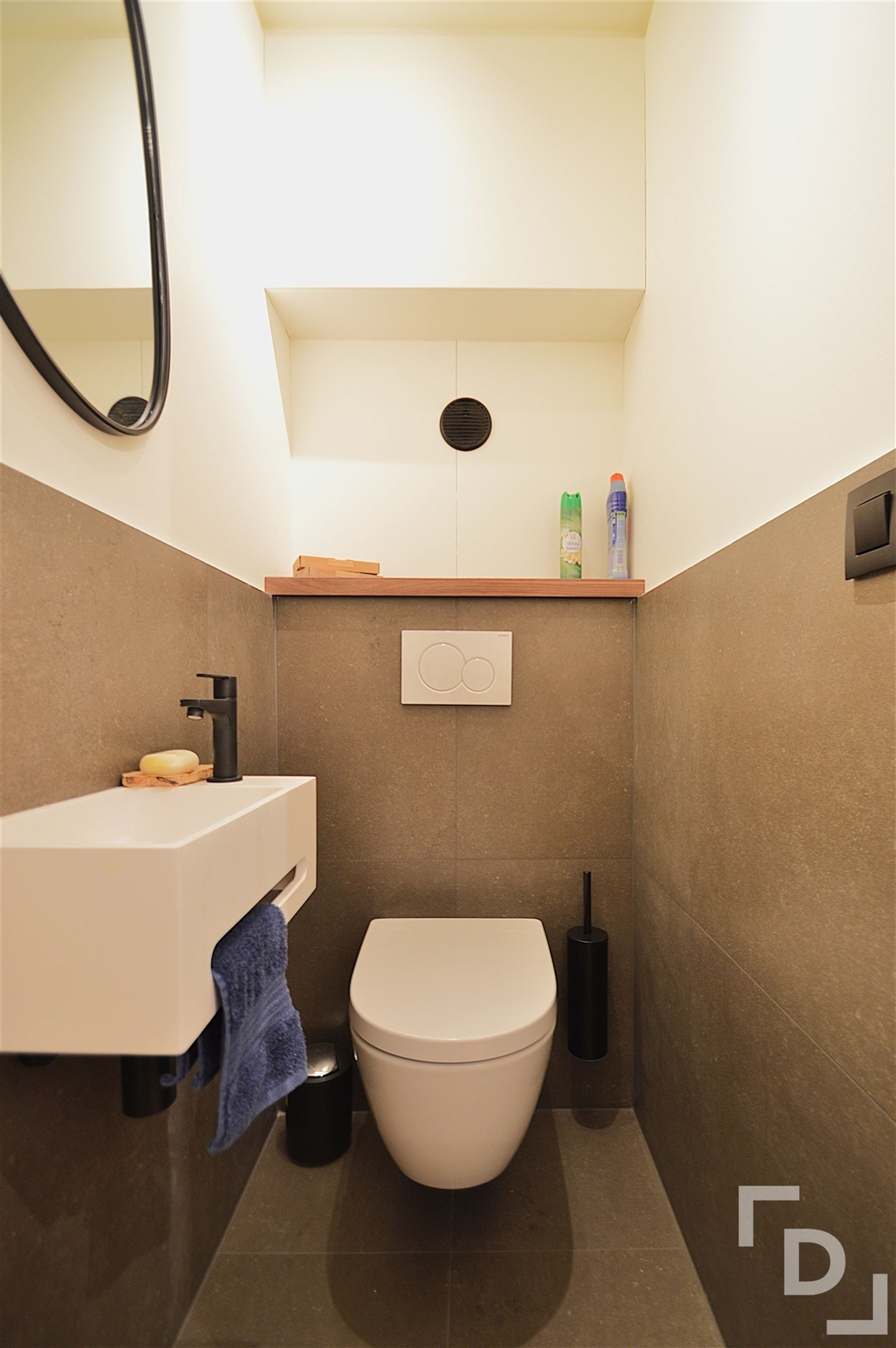 Prachtig gerenoveerd appartement met garage te huur op centrale locatie te Ieper foto 9