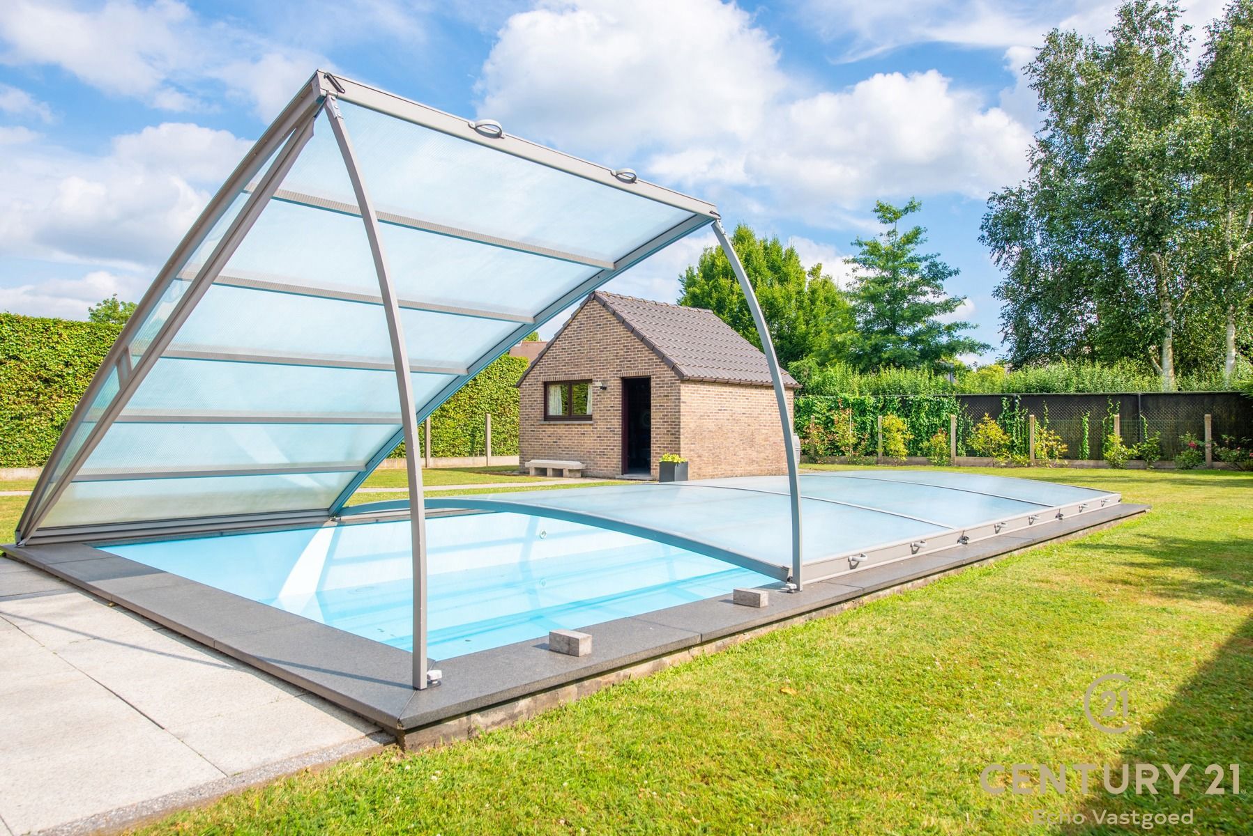 Vrijstaande, ruime instapklare villa met zwembad foto 23