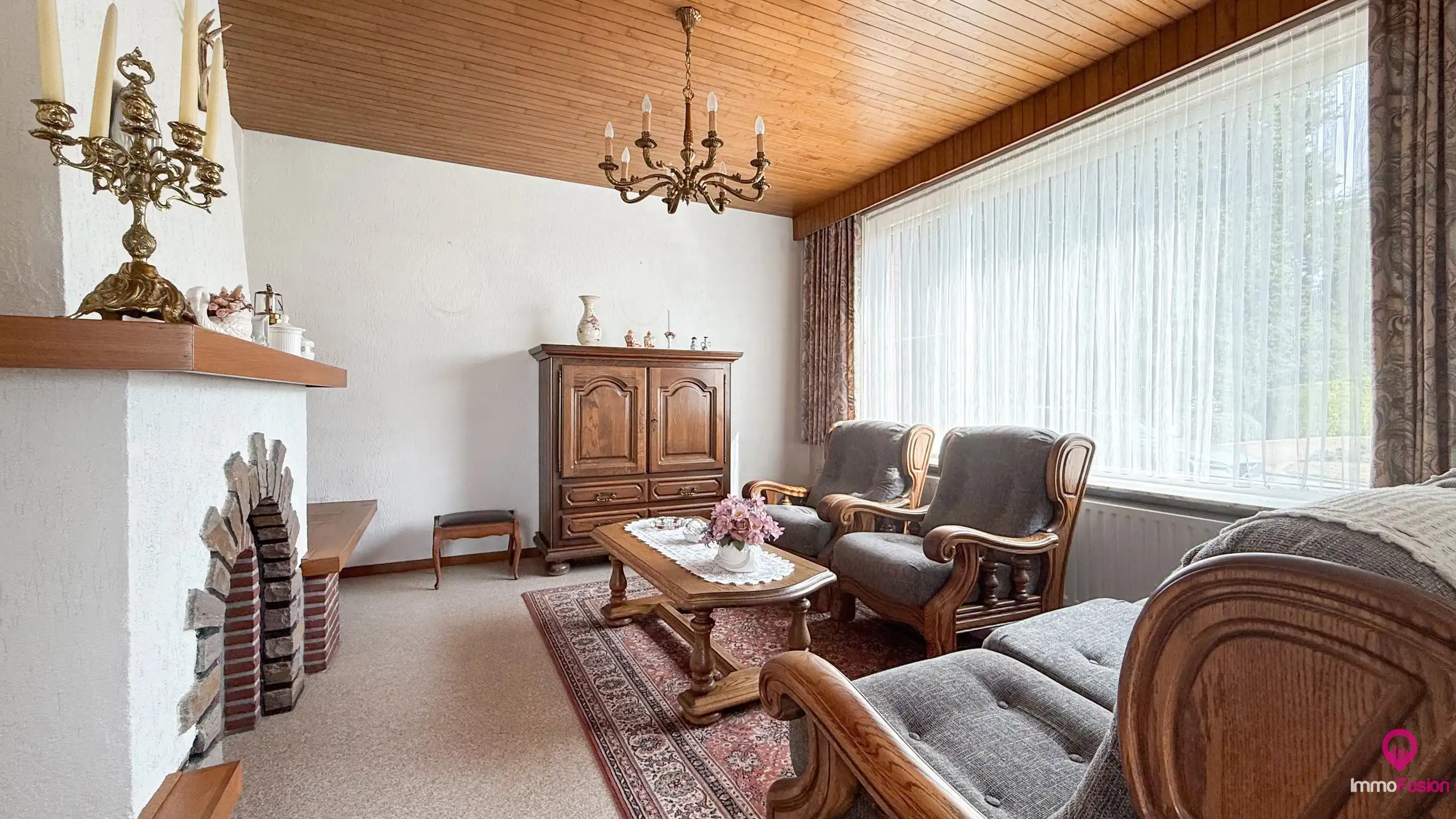 Rustig gelegen woning met dubbele garage, kelder en privacy! foto 3