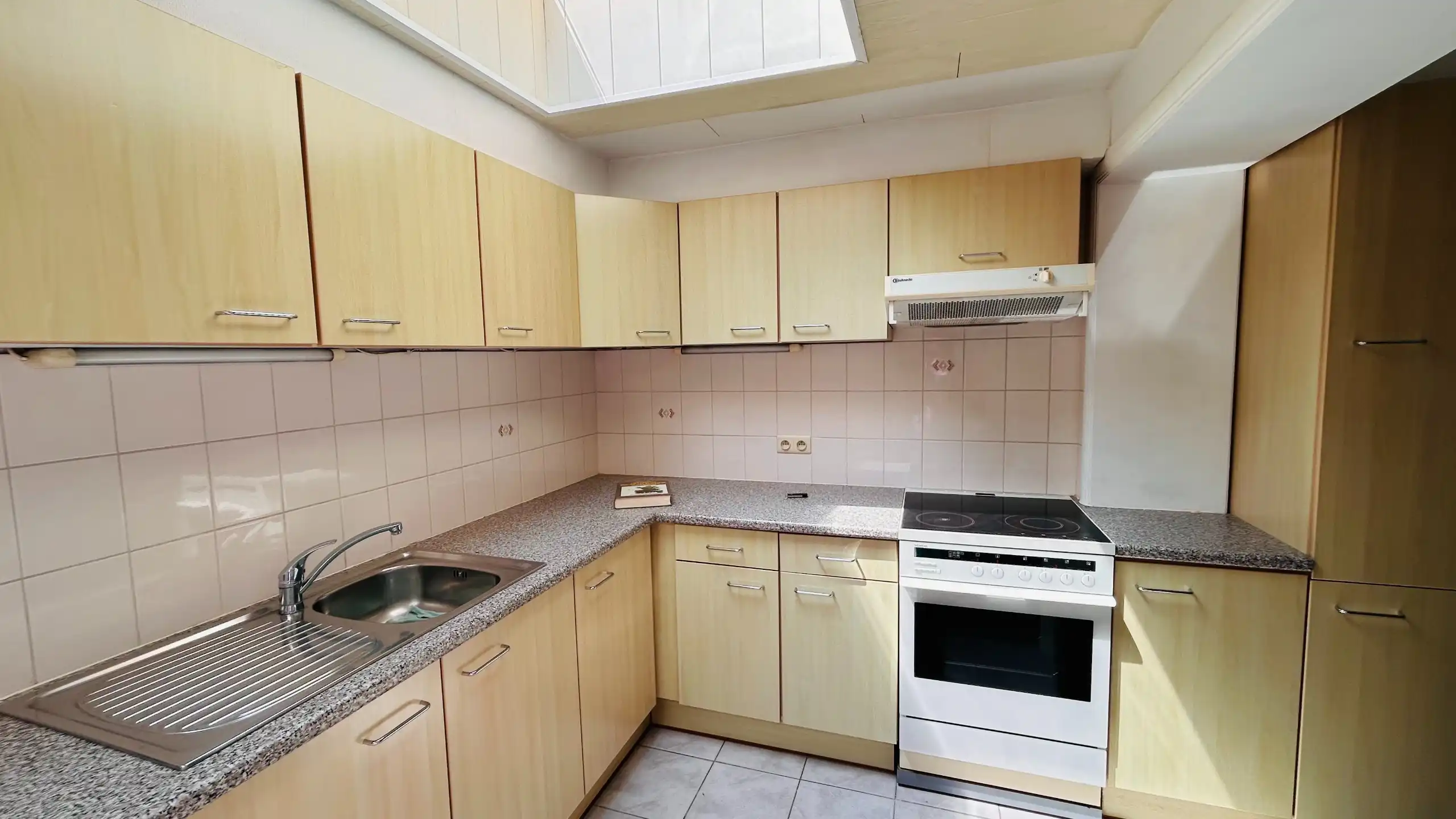 Verzorgde rijwoning in rustige buurt met 2 ruime slaapkamers en gezellige tuin foto 3