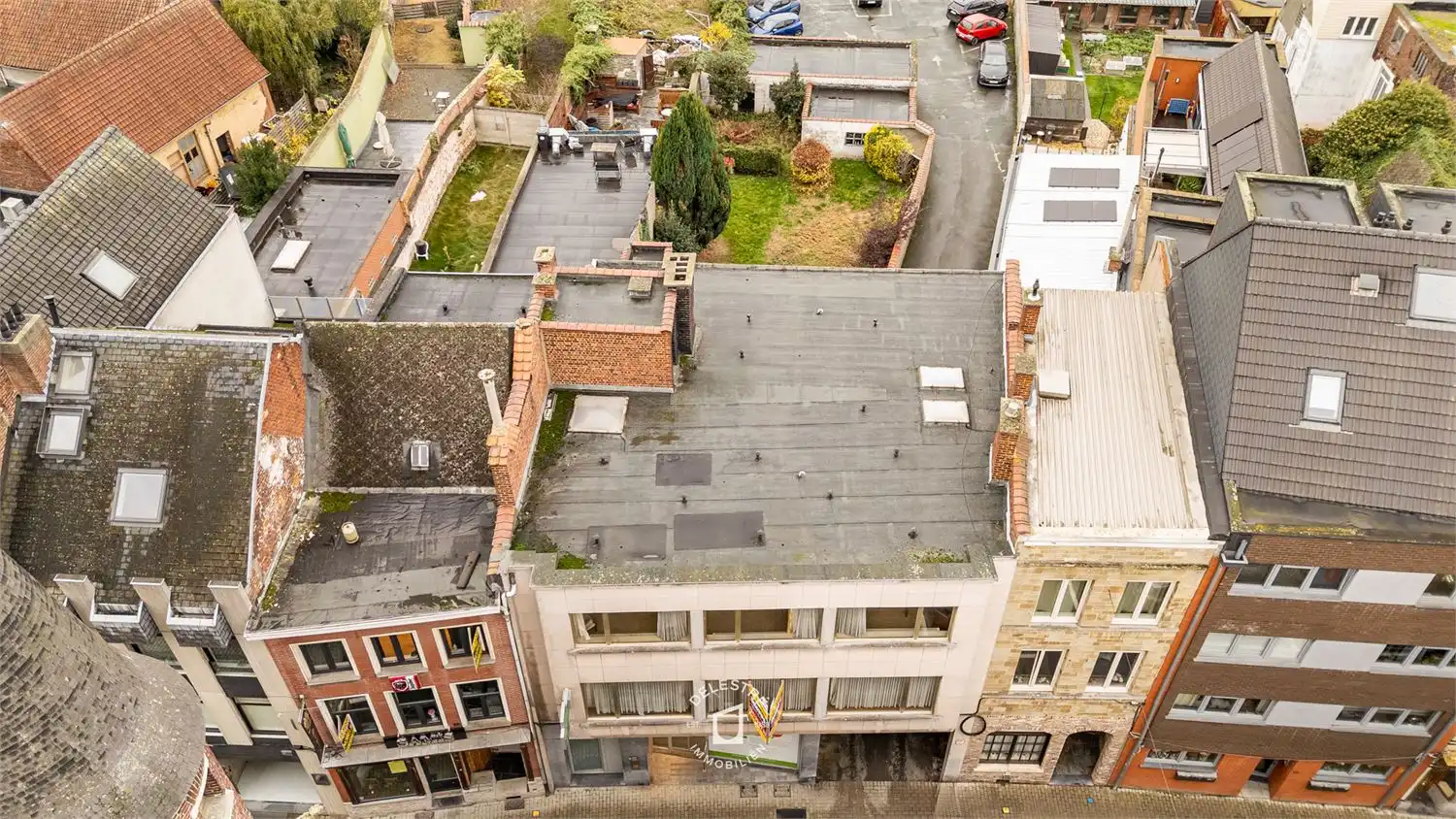 ERG RUIME MULTIFUNCTIONELE EIGENDOM MET 3 GARAGES foto 29