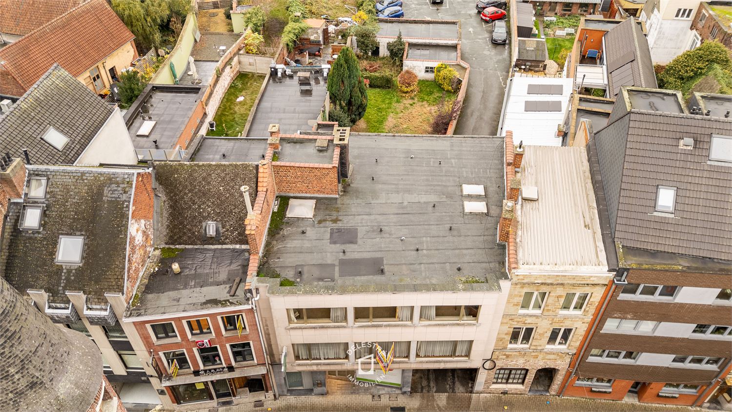 ERG RUIME MULTIFUNCTIONELE EIGENDOM MET 3 GARAGES foto 29