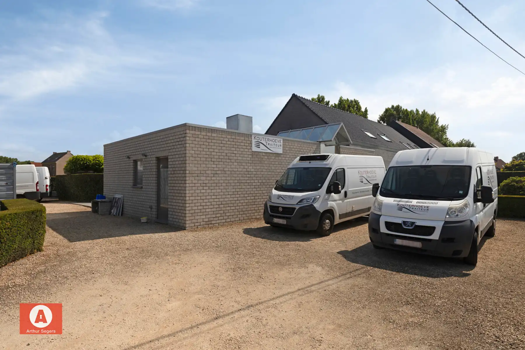 Unieke multifunctionele eigendom (woning met werkplaats) foto 2