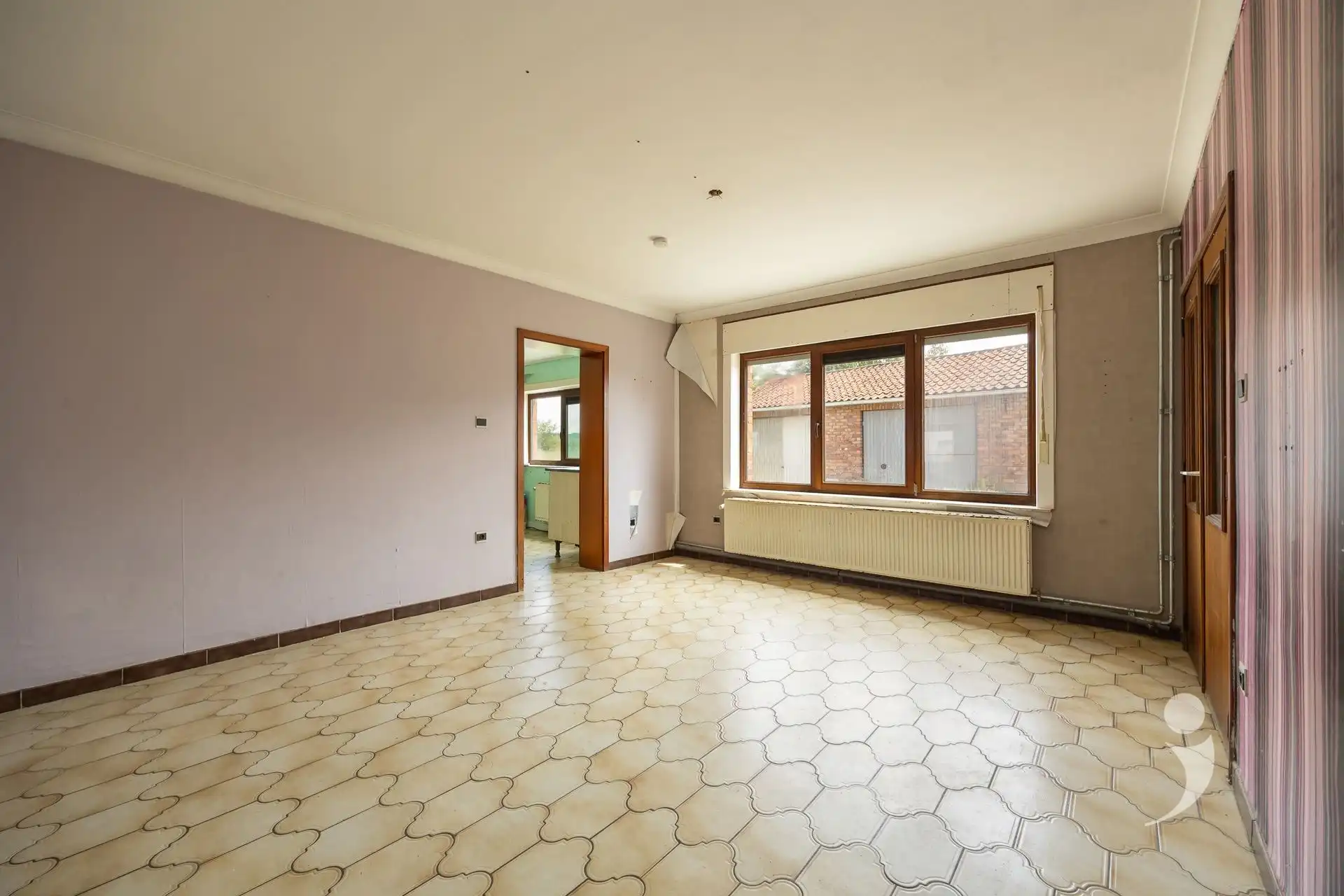 Te renoveren woning met veel potentiëel foto 14