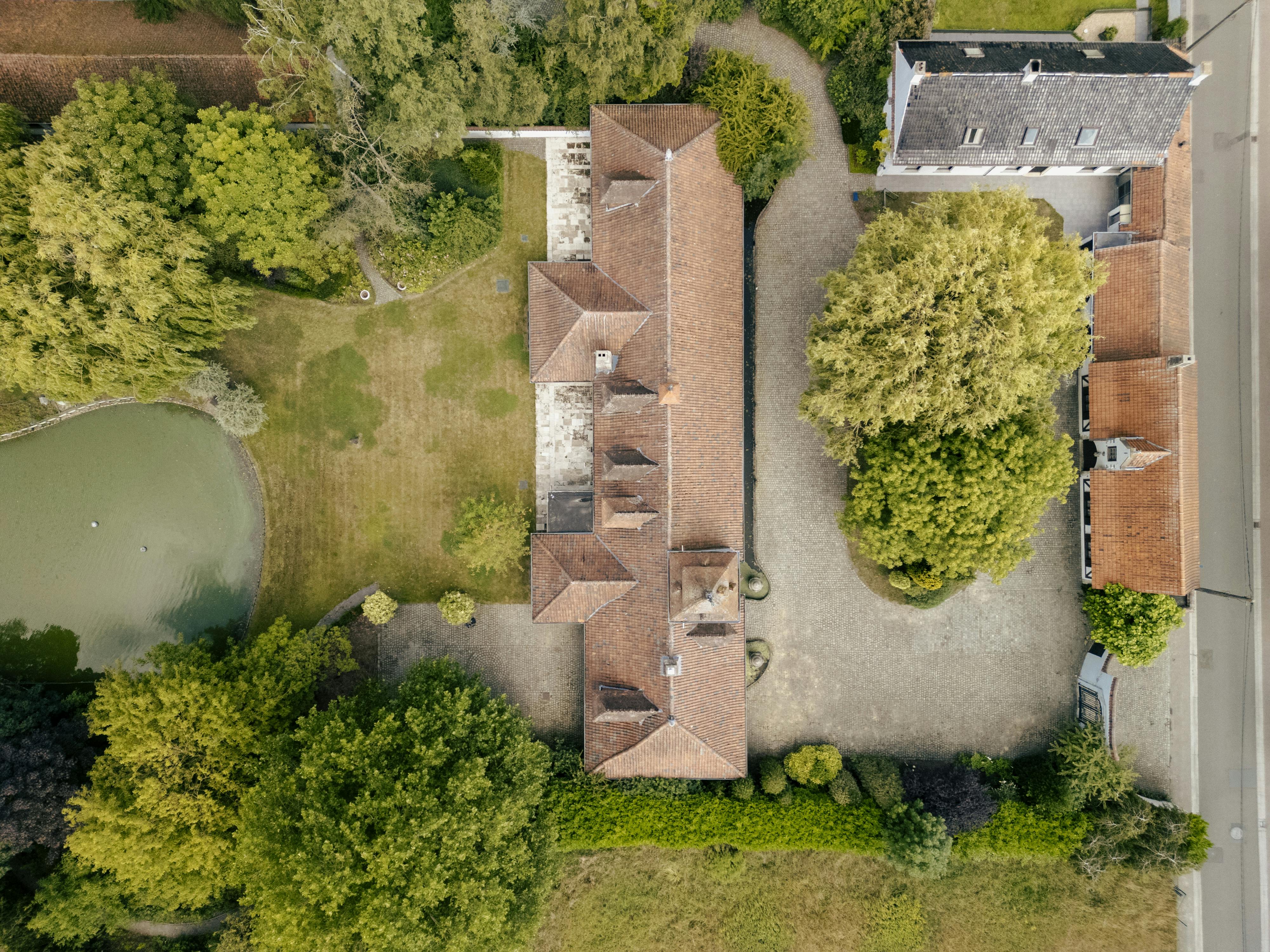 Unieke villa met vijver te koop aan de rand van Roeselare foto 4