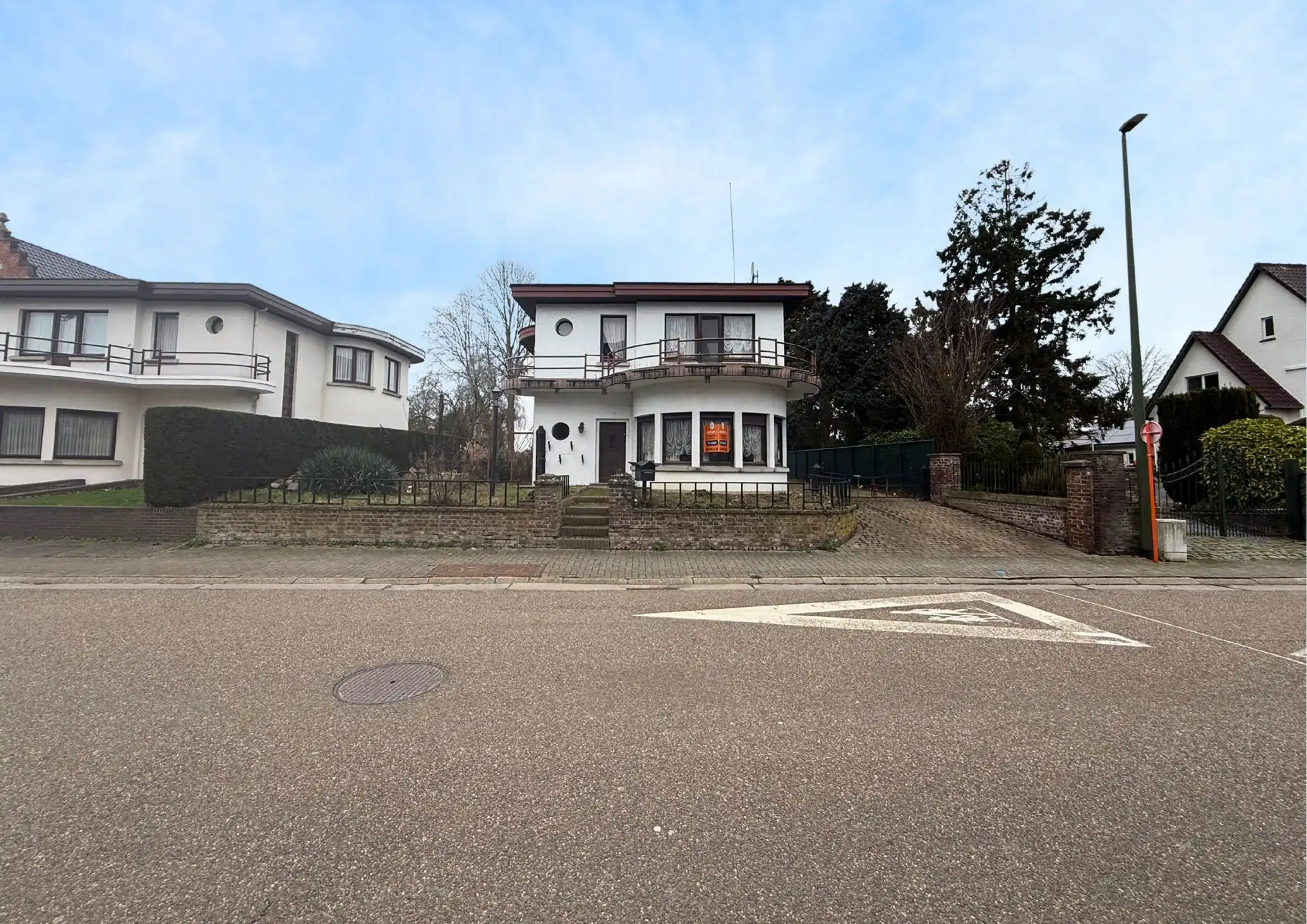 Volledig te renoveren interbellumvilla op perceel van 31a90 foto 2