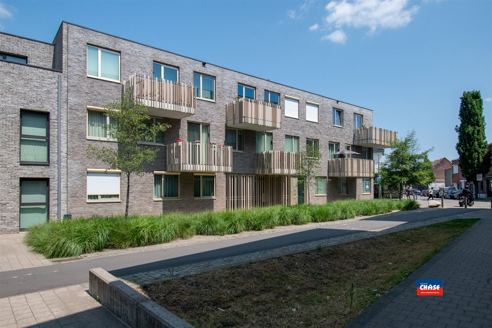 Instapklaar, recente appartement met 2 slaapkamers & terras op de eerste verdieping foto {{pictureIndex}}