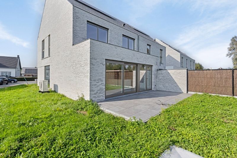 Prachtige moderne nieuwbouwwoning op Uniek stuk grond foto 32