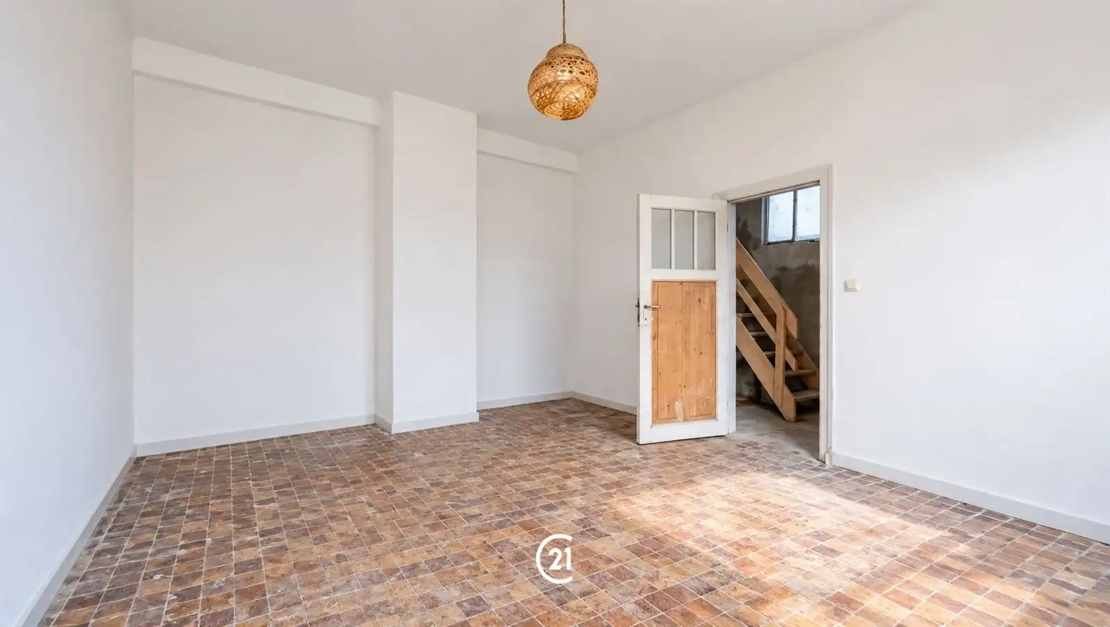 Huis met achtergebouw en groot terras foto 6