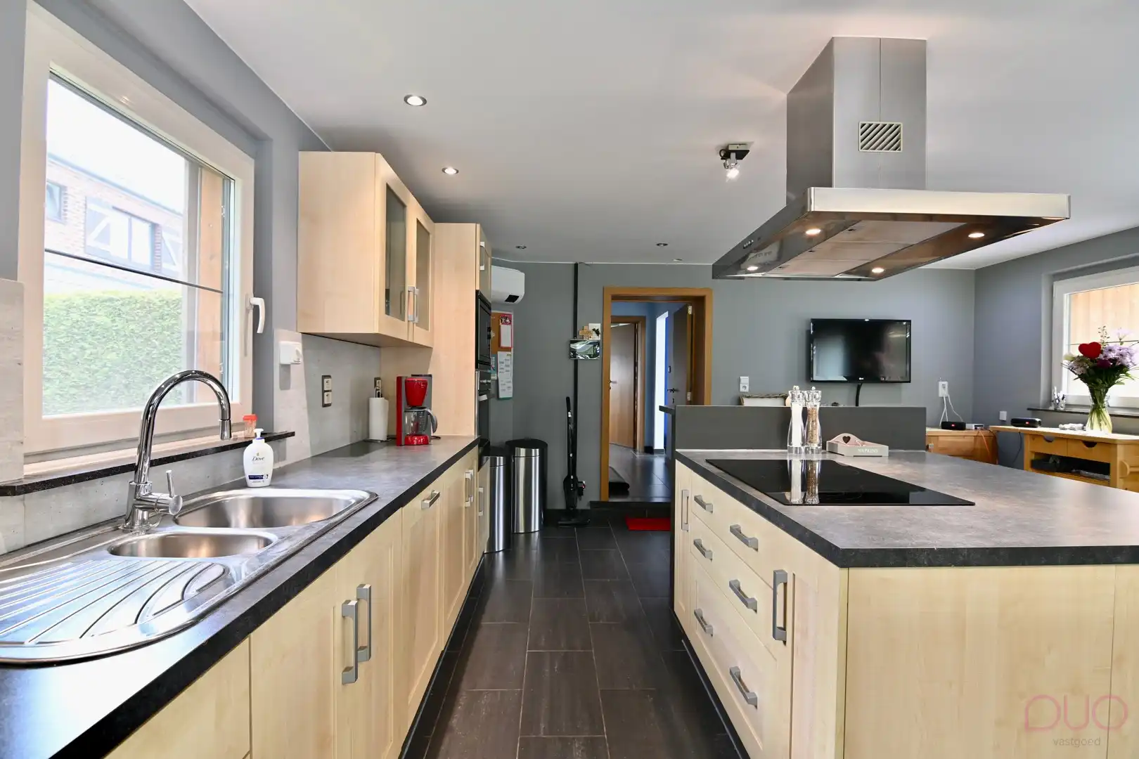 Knappe vrijstaande woning, instapklaar met tot 5 slaapkamers, midden in het groen foto 12