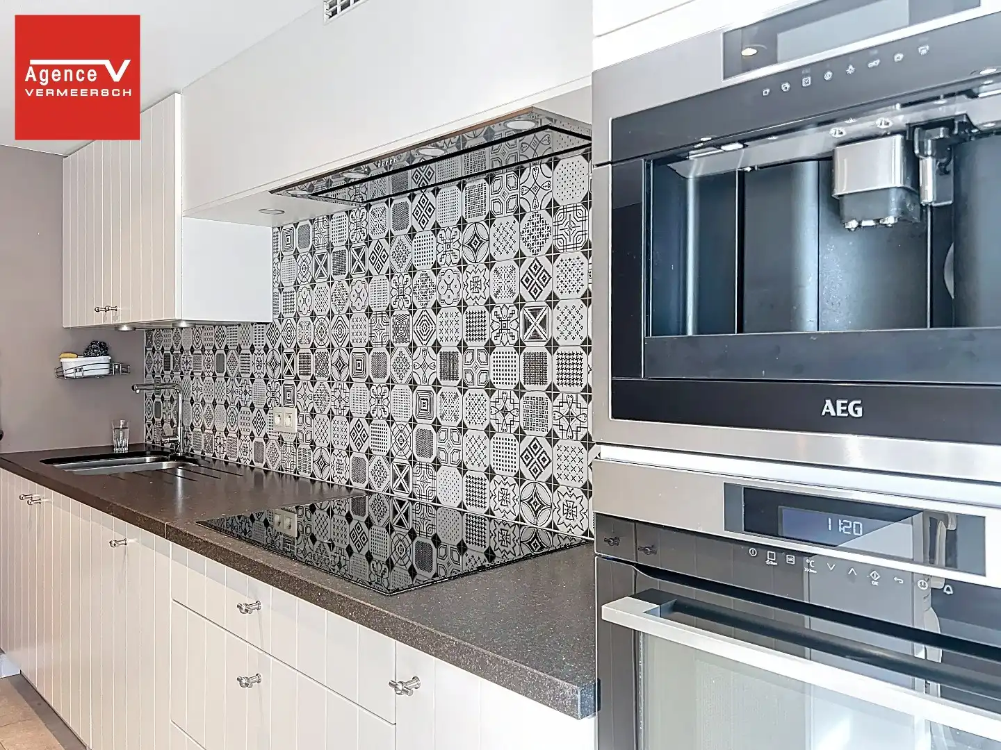 Unieke herenwoning gelegen in de Belle Epoquewijk van Oostende.  foto 9