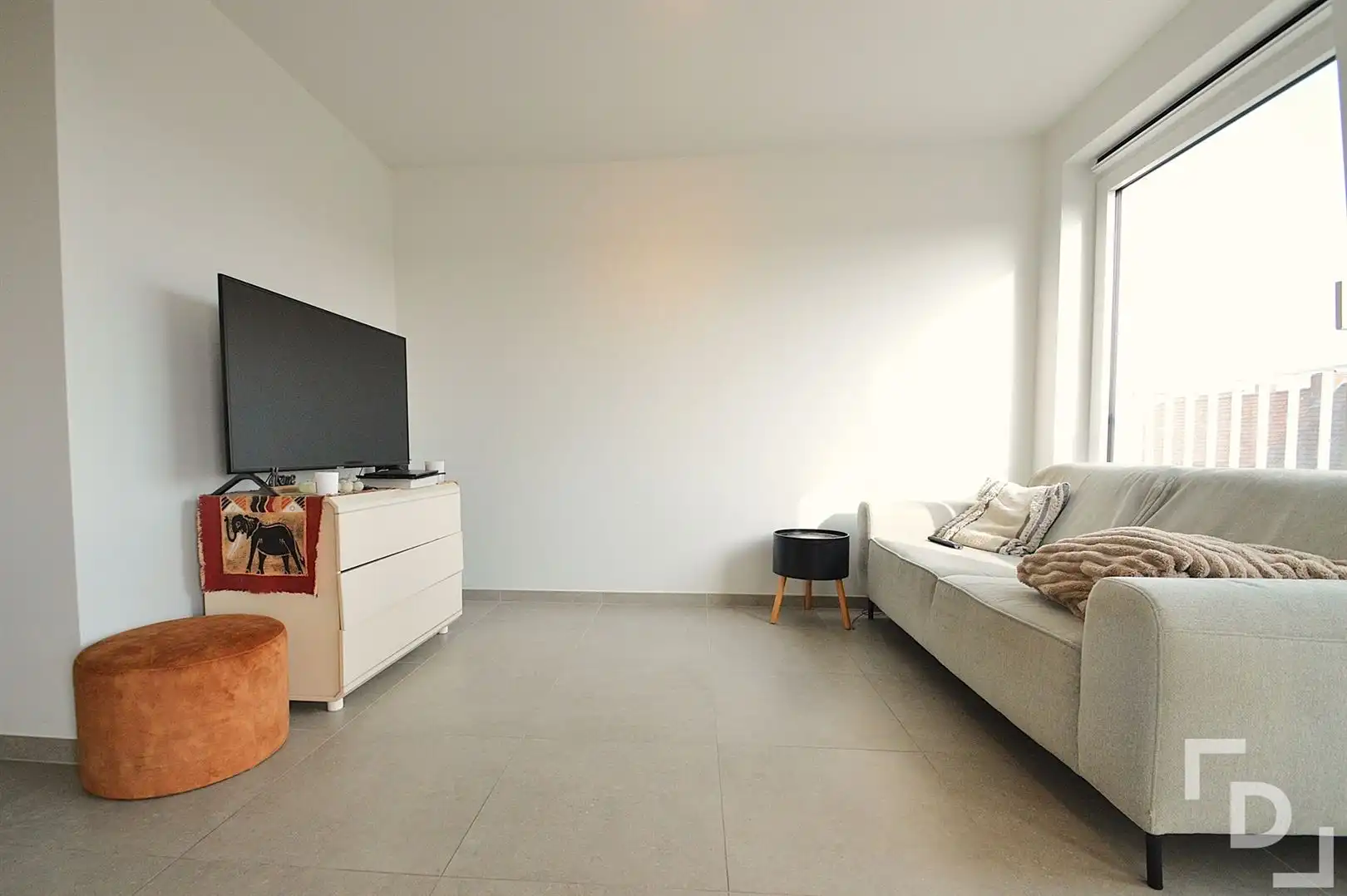 Nieuwbouwappartement met 2 slaapkamers en carport te Ieper foto 2
