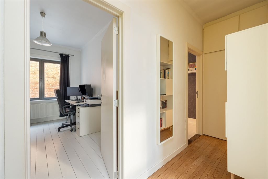 Lichte, instapklare woning met stadstuin foto 18