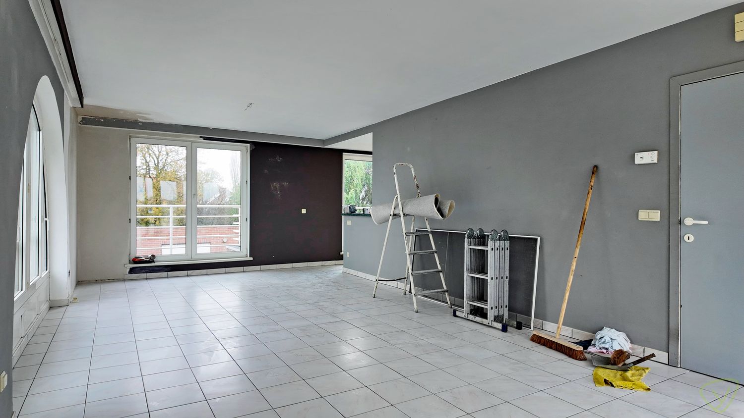 Ruime en lichtrijke duplex op een rustige locatie in Bassevelde! foto 2