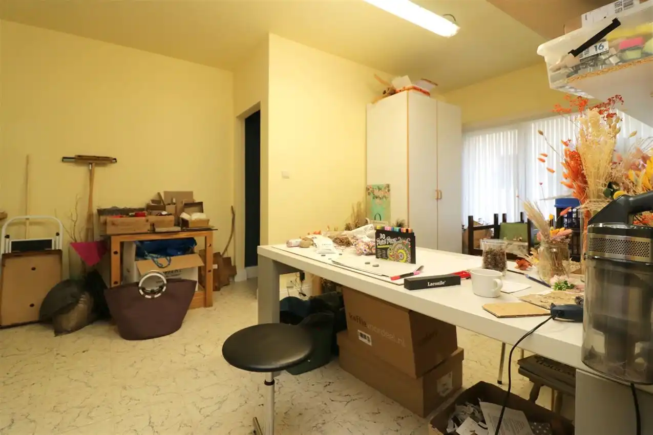 handelszaak met hoge zichtbaarheid en mooie etalage  foto 16