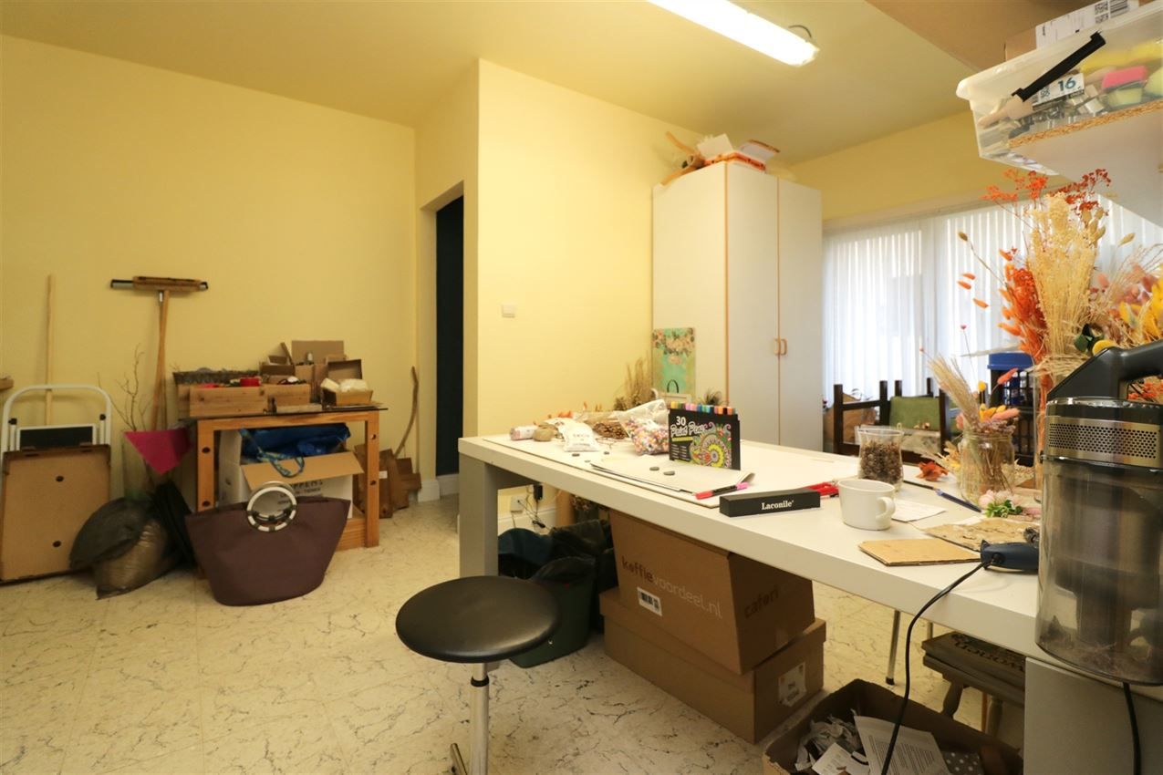 handelszaak met hoge zichtbaarheid en mooie etalage  foto 16