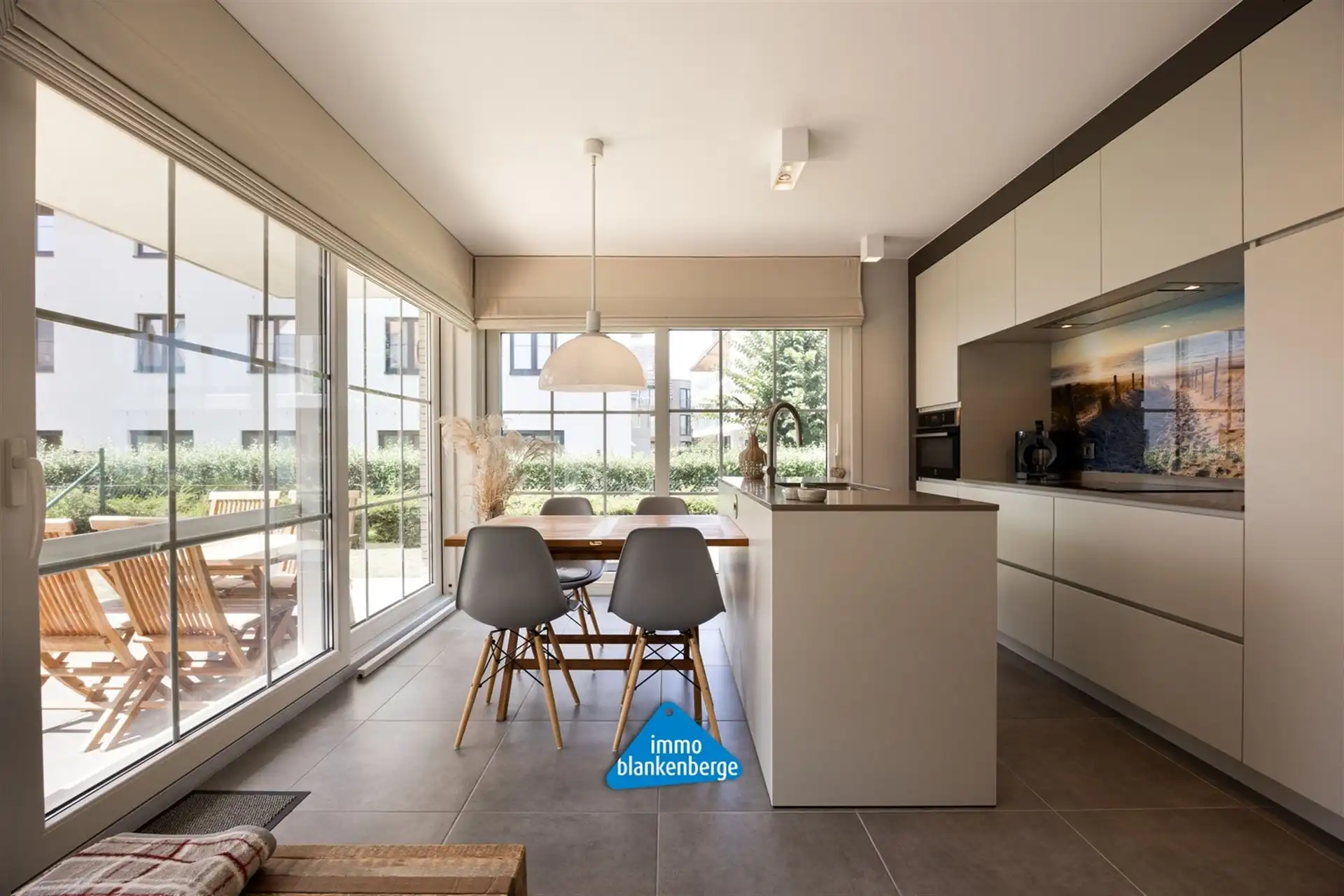Luxe afgewerkt 2‑slaapkamerappartement met tuin in De Haan foto 6