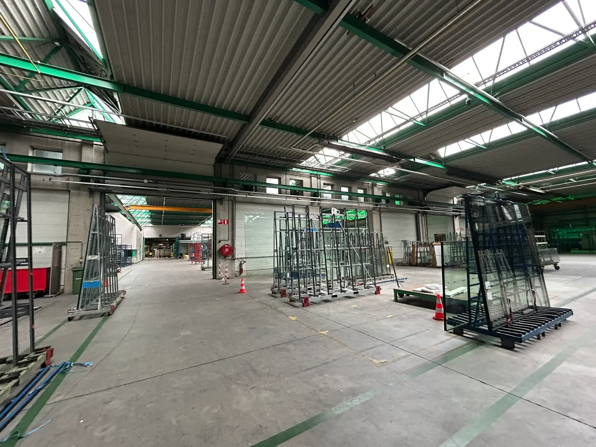 Uitstekend gelegen industrieel gebouw met kantoren op 272are foto 11