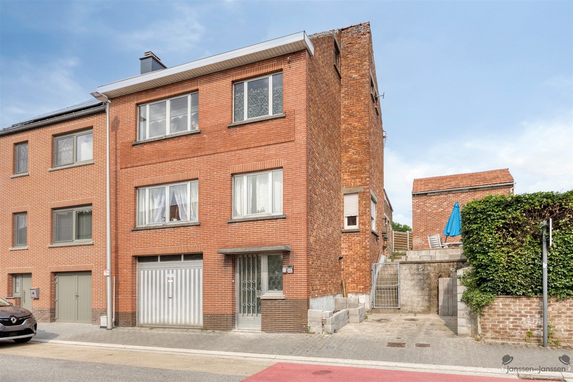 Te renoveren woning foto {{pictureIndex}}