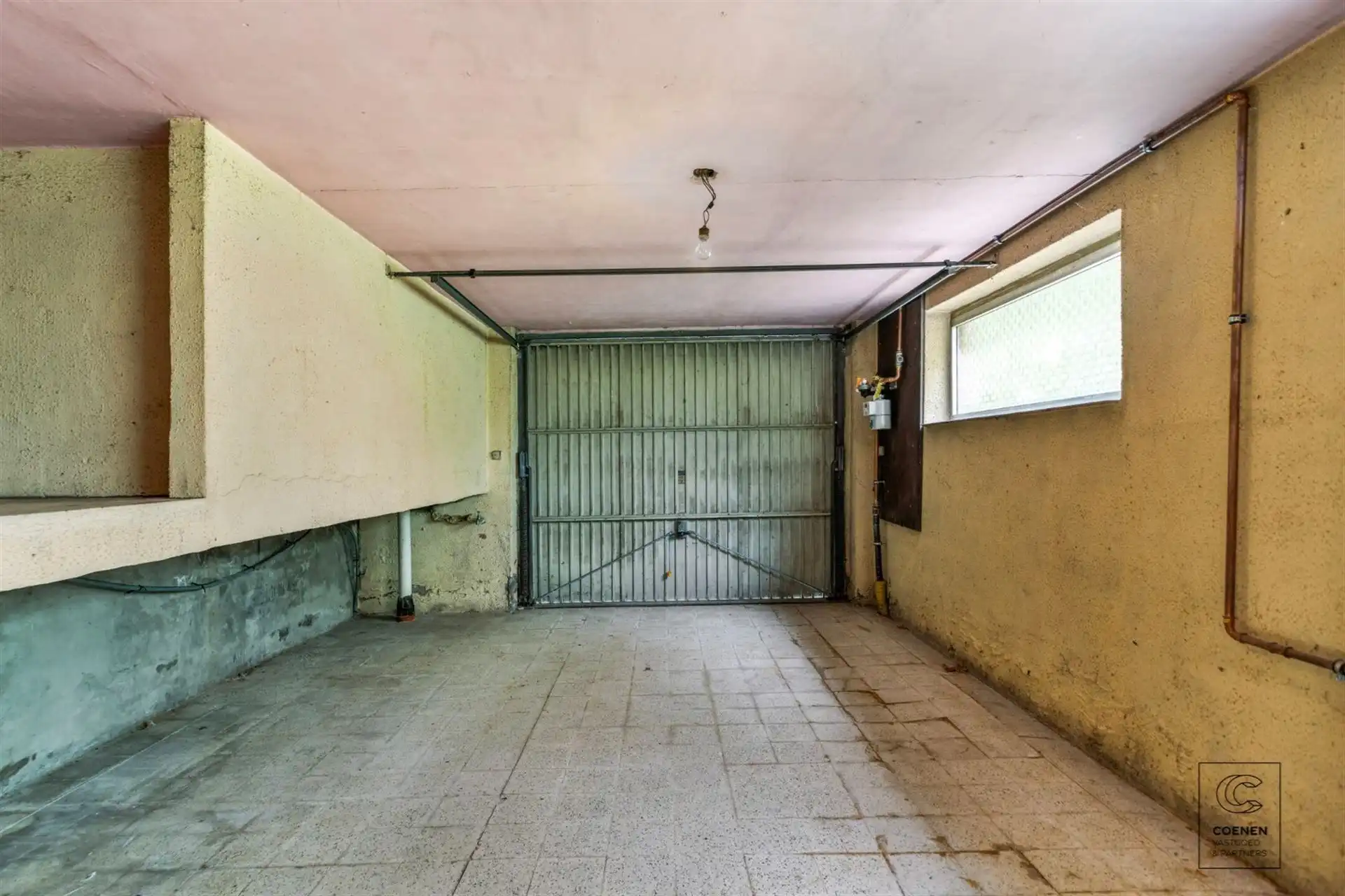 Te renoveren woning met 4 à 5 slpk' s, 236 m² bew. opp. op perceel van 3.990 m²! foto 17