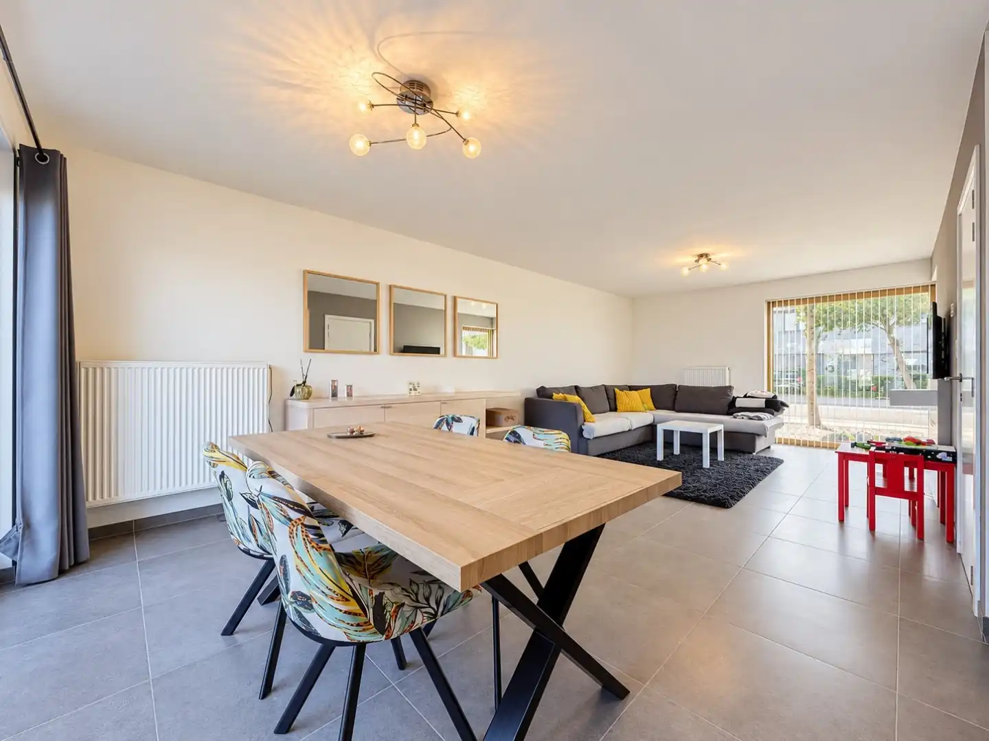 Instapklare woning met drie slaapkamers en inpandige garage te Nieuwpoort. foto 3