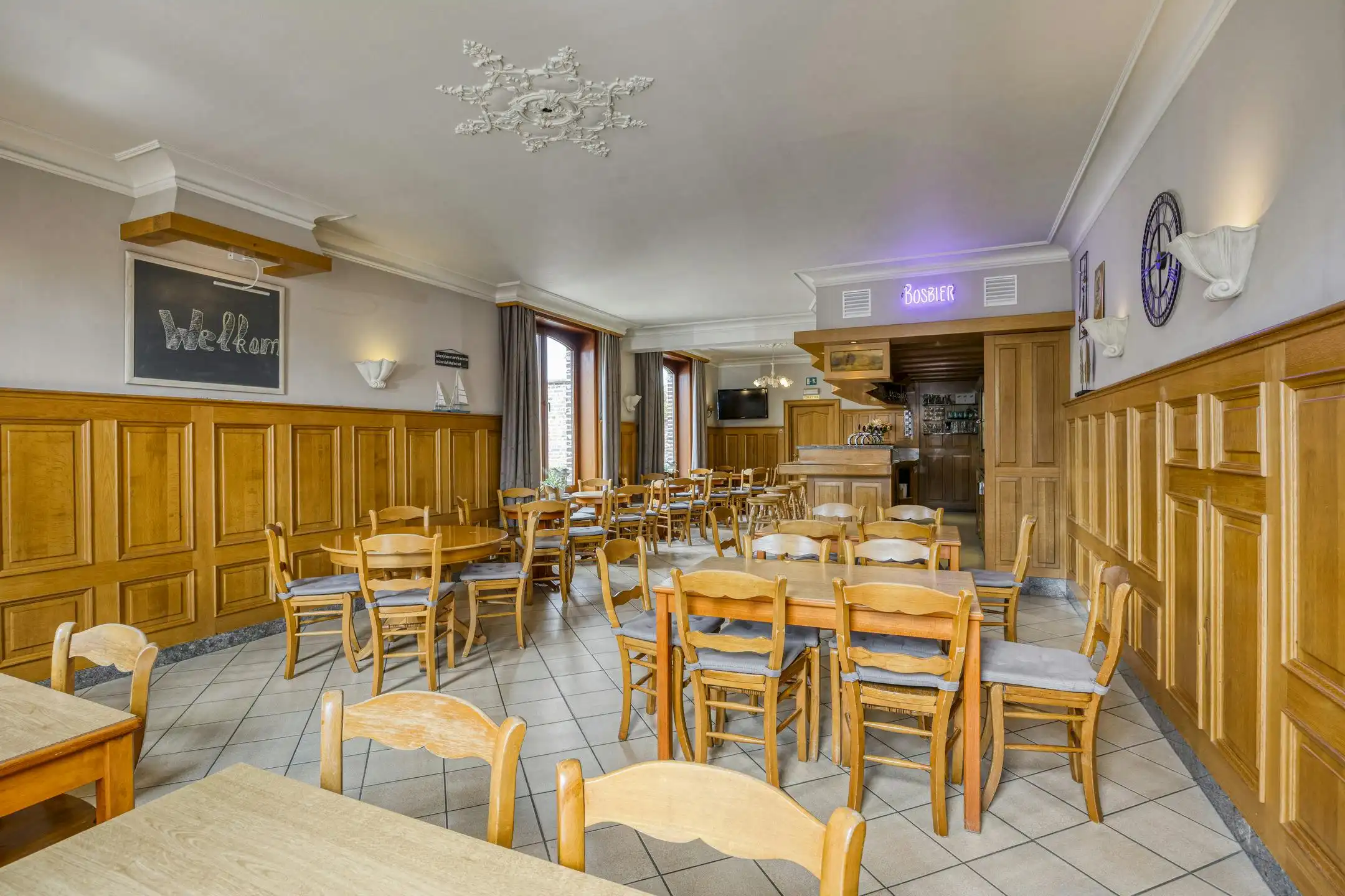 Handelshuis met café en feestzaal + bouwgrond te koop in Tongerlo  foto 5