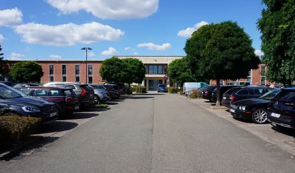 Budgetvriendelijk kantoor te huur aan luchthaven in Deurne foto 10