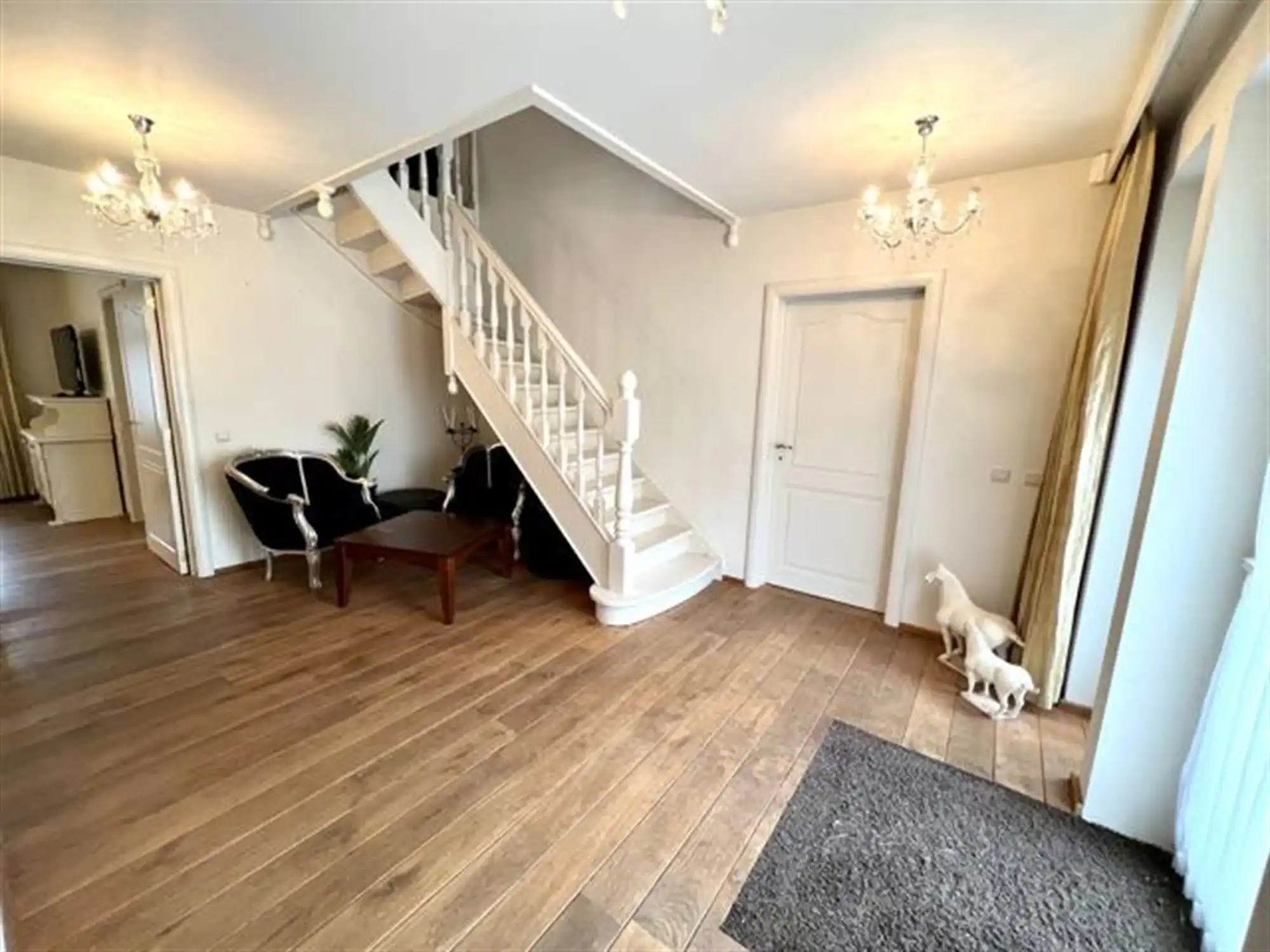 Prachtige villa met 9 slaapkamers en buitenzwembad foto 42