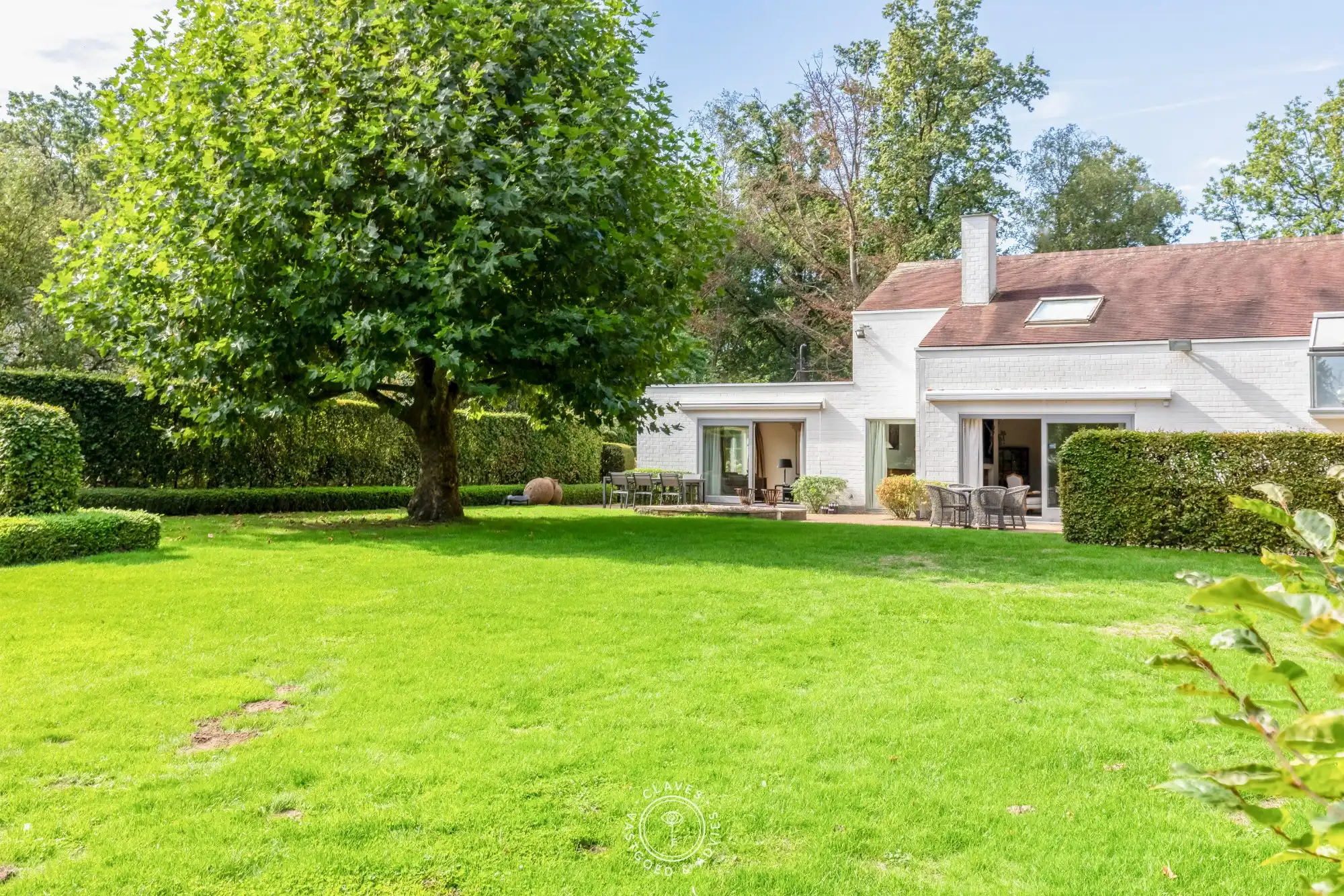 Residentiële villa op een uitzonderlijk groen perceel van meer dan 2.000 m² in de gegeerde Eikenlaan te Belsele foto 5