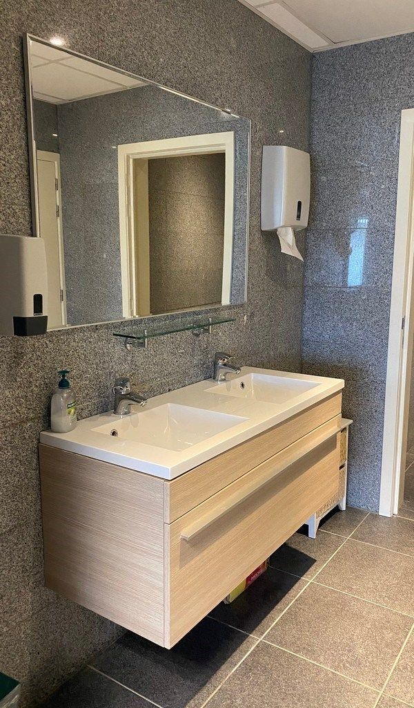 Ingedeelde kantoorruimte met visibiliteit te huur in Sint-Martens-Latem foto 18