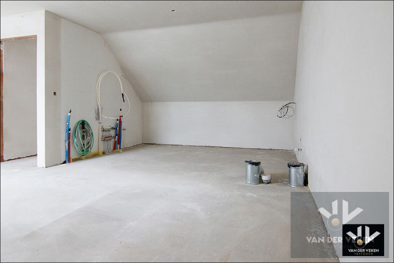 Volledig afgewerkte ruime, moderne nieuwbouwwoning met 3 ruime slaapkamers en een leefzolder (66 m²!) op een zeer goed bereikbare locatie te Tuilt (Kuringen) foto 25