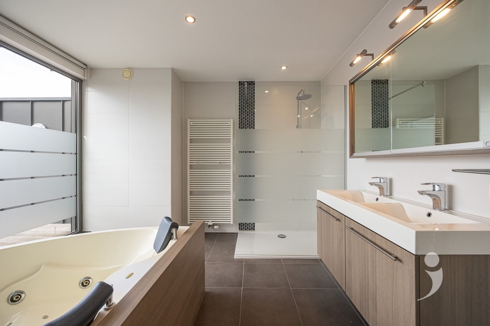 Zeer ruim duplexappartement in hartje Herent! foto 6