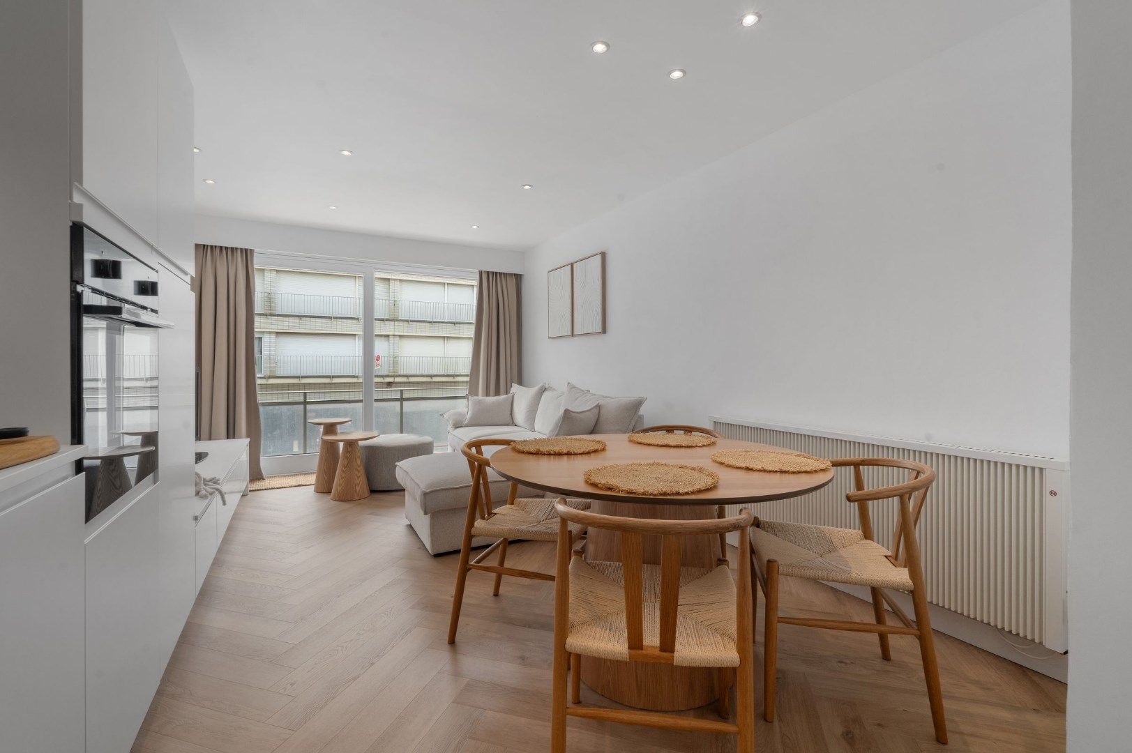 VOLLEDIG GERENOVEERD EN ZONNIG APPARTEMENT MET  ZIJDELINGS ZEEZICHT foto 3