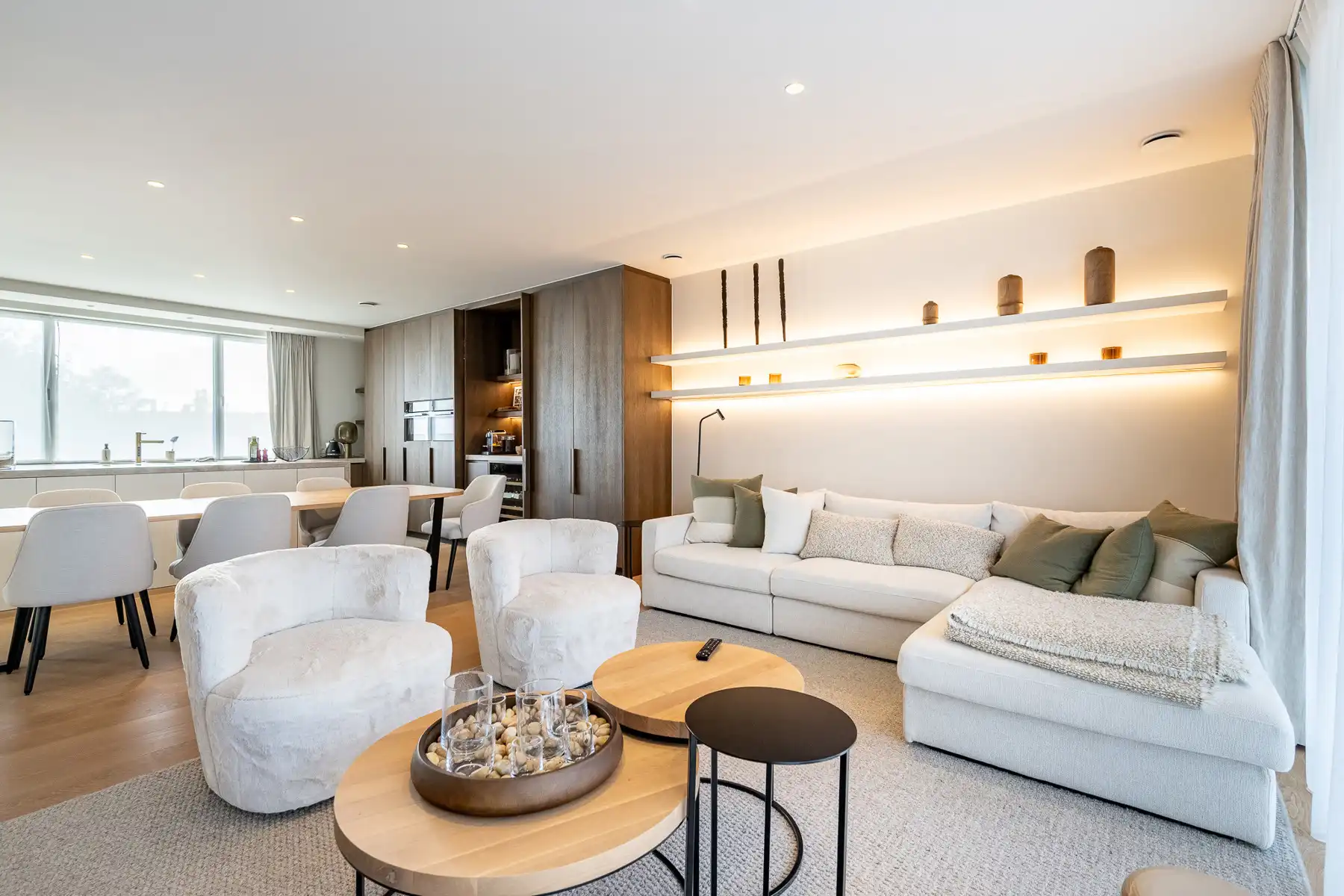 Centrale nieuwbouwwoning met lift en privéparking foto 4