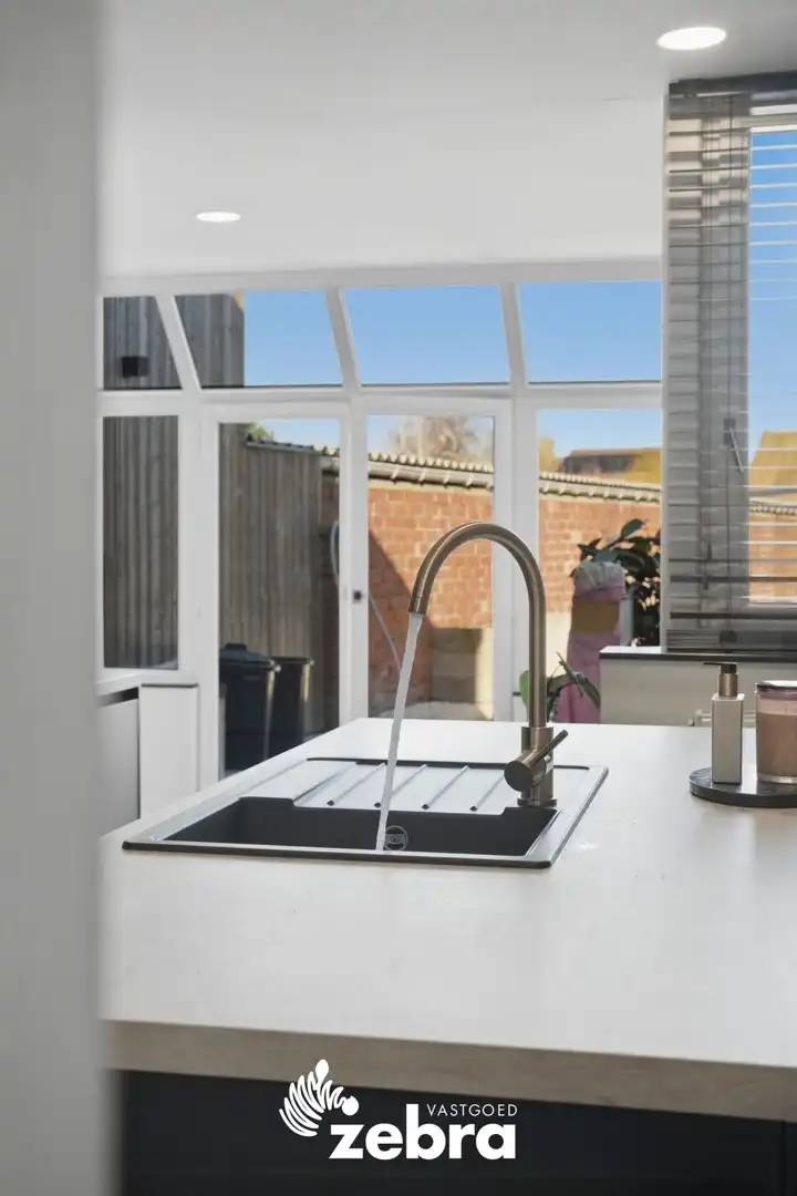 Ruime energiezuinige gezinswoning met tuin op centrale ligging! foto 8