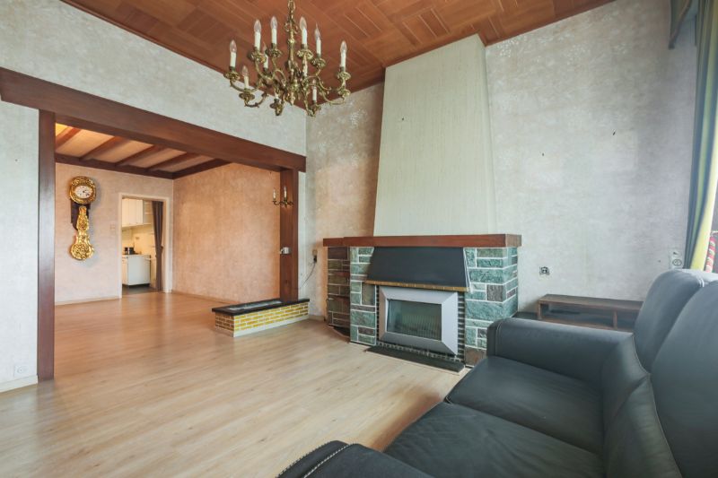 Rustig gelegen, ruime te moderniseren woning met tuin, garage en  bijgebouw van +/- 60m²  ....(kijkt uit op de velden). foto 11