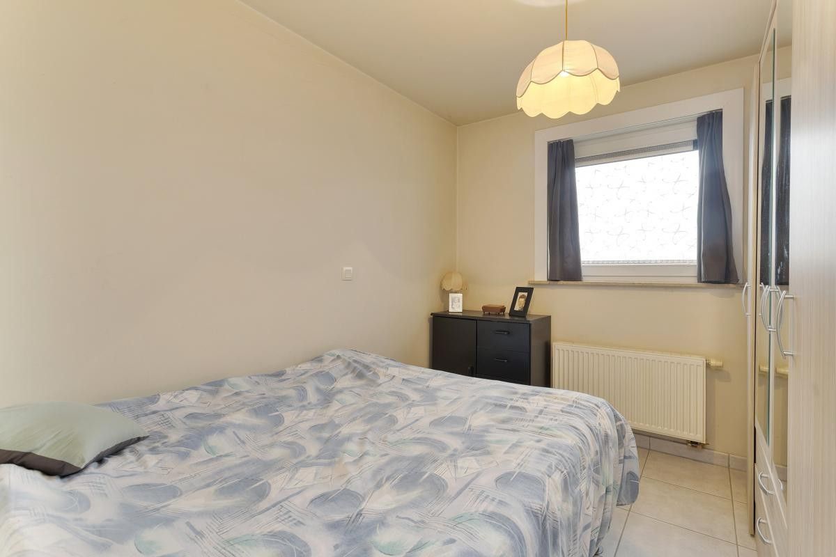Instapklaar appartement met balkon gelegen in het woonerf 'Hof ter Bloemmolens' - achteraan zicht op de Handzamevaart foto 9