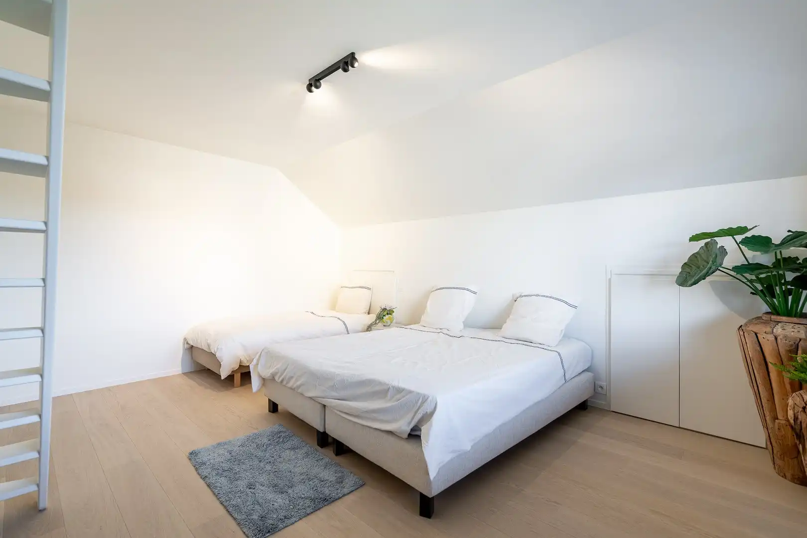 Alleenstaande villa met 4 slaapkamers in een residentiële omgeving. foto 32